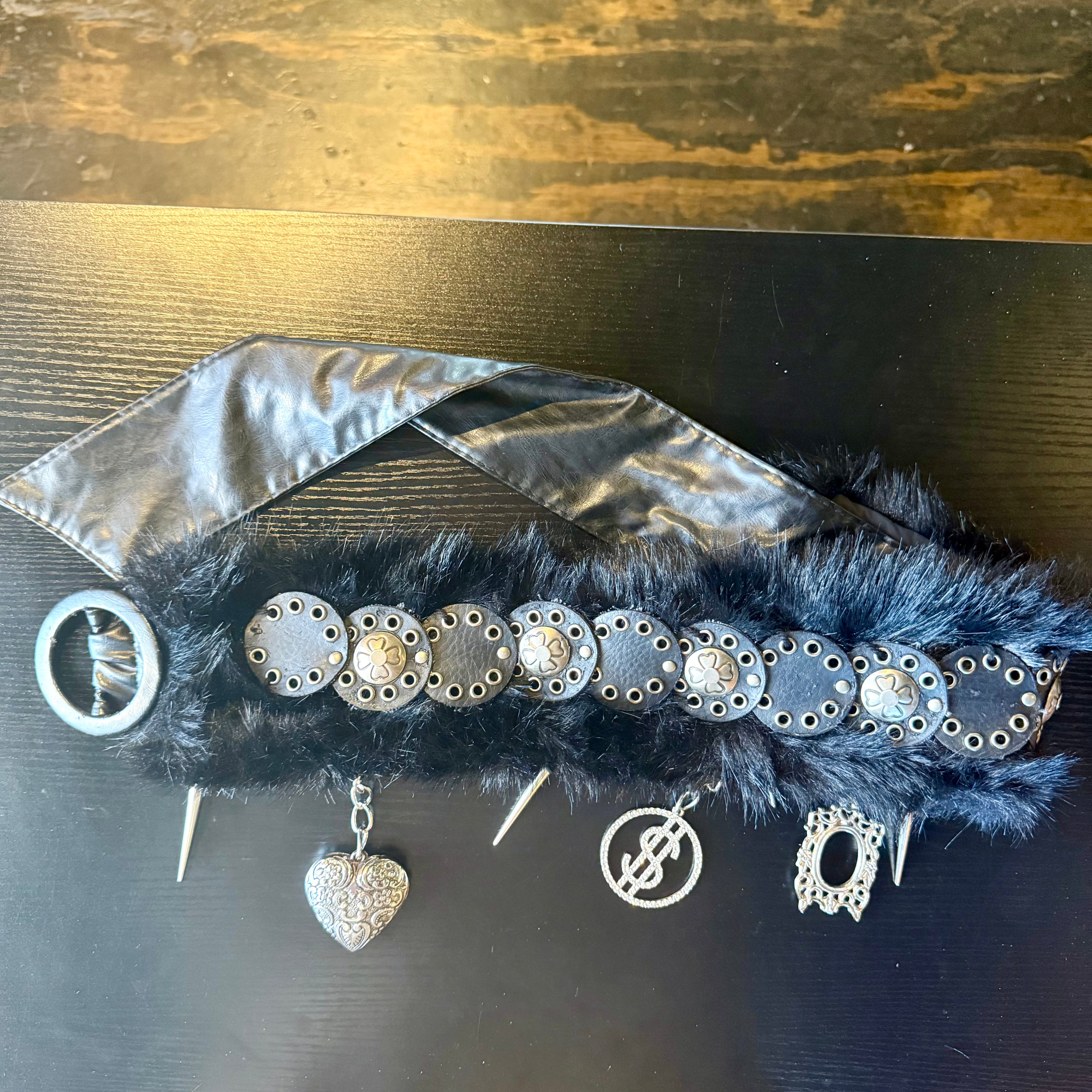 Luck & cash belt / top