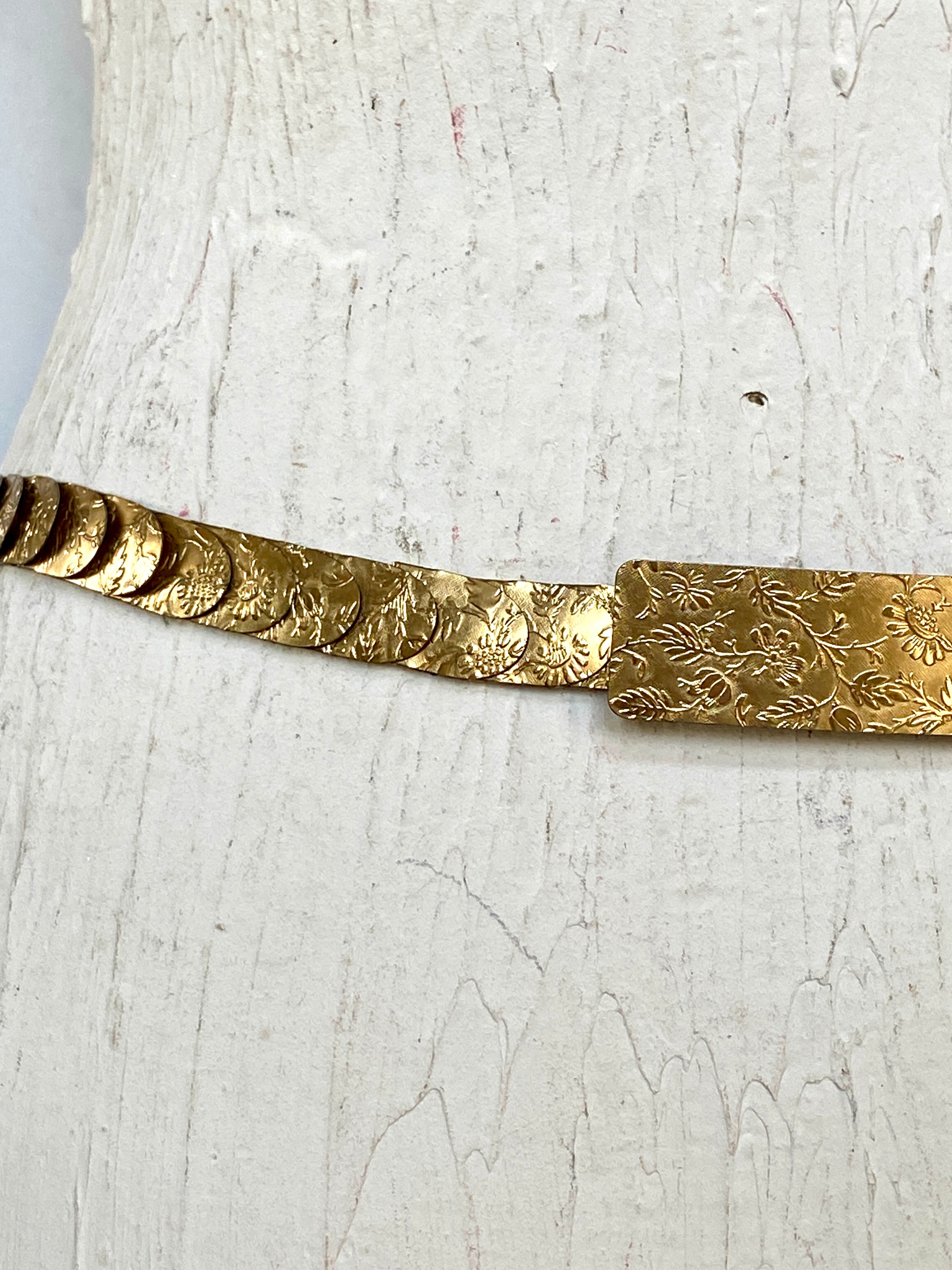 Vintage elastic gold belt