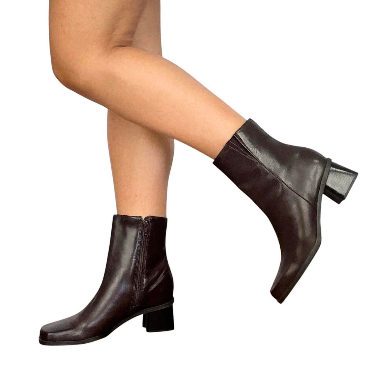 90s Brown Leather Square Toe Ankle Boots (8)