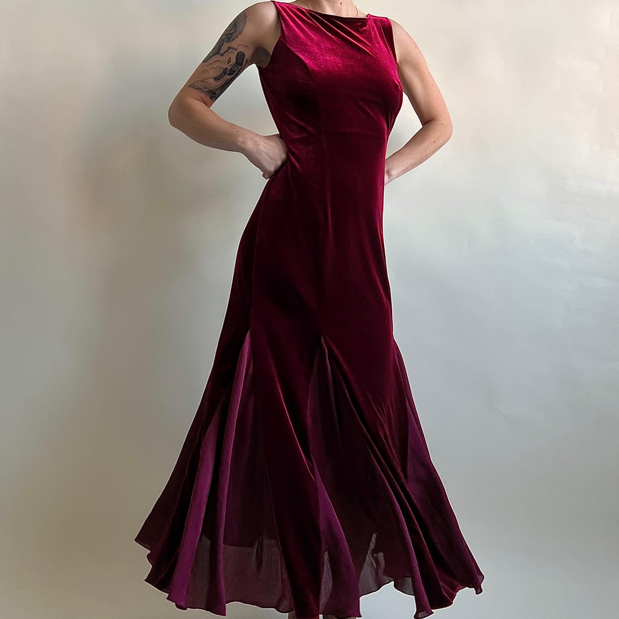 Vintage 90s Burgundy velvet maxi dress with mermaid ruffle trim (L/XL) Holy Thrift Vintage 90s Burgundy velvet maxi dress with mermaid ruffle trim (L/XL) Holy Thrift