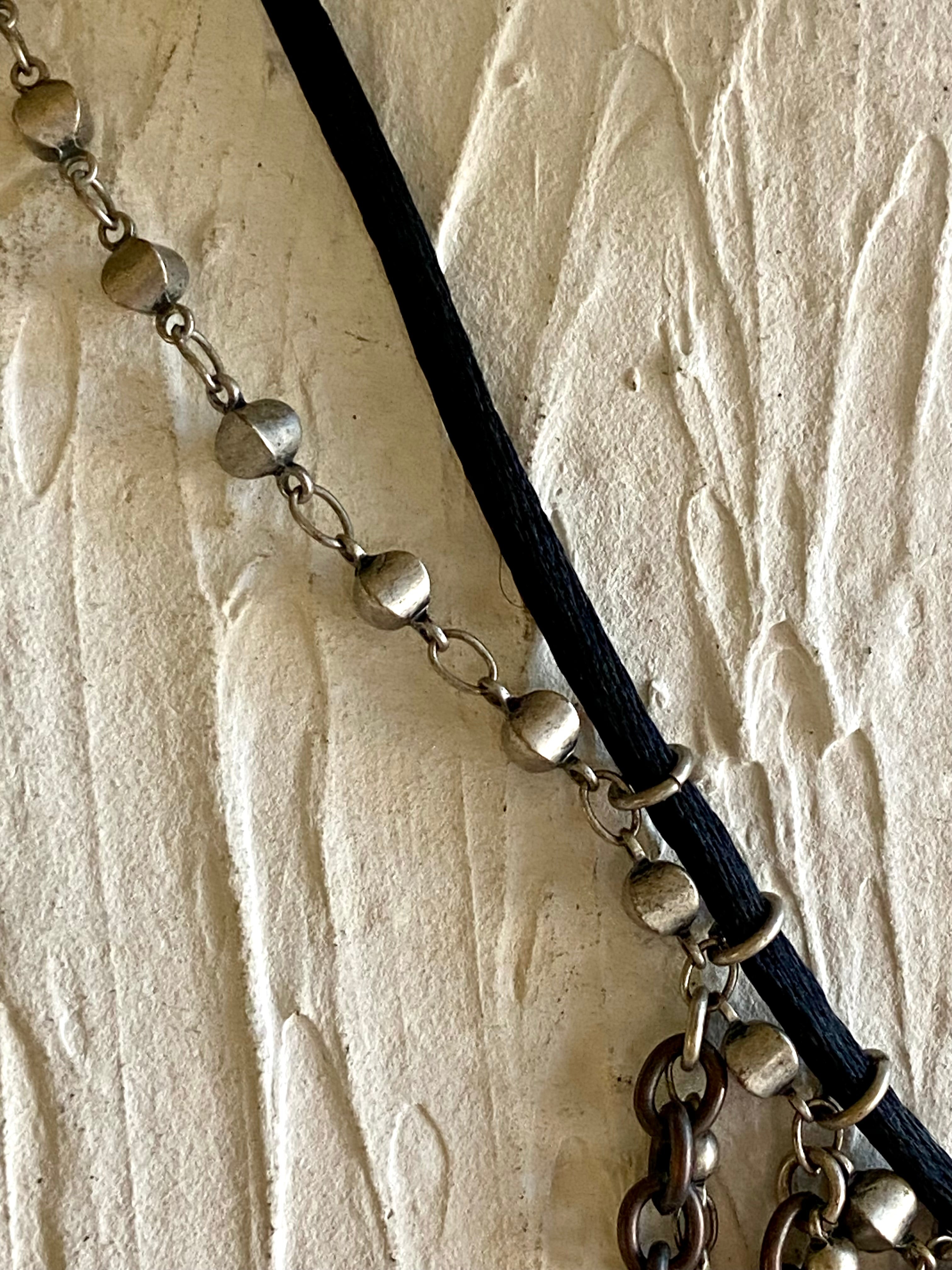 Statement choker