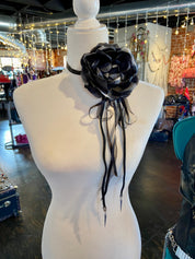 Big flower choker