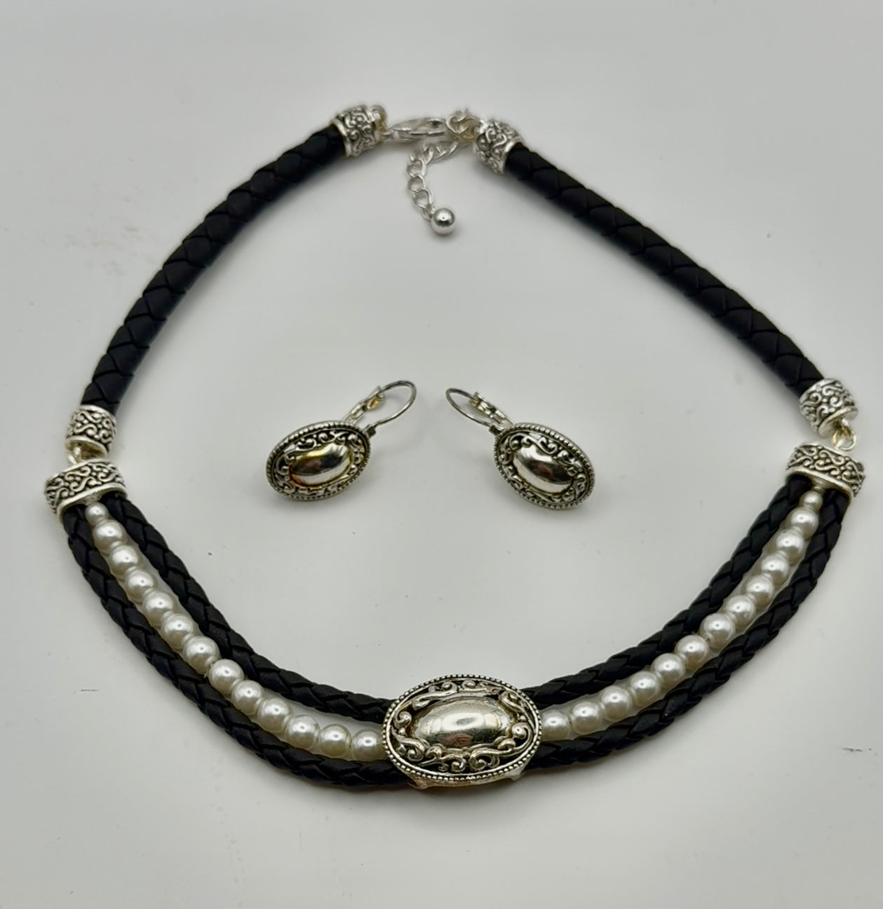 Pearl leather & silver tone set