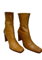 Brown leather boots (10)