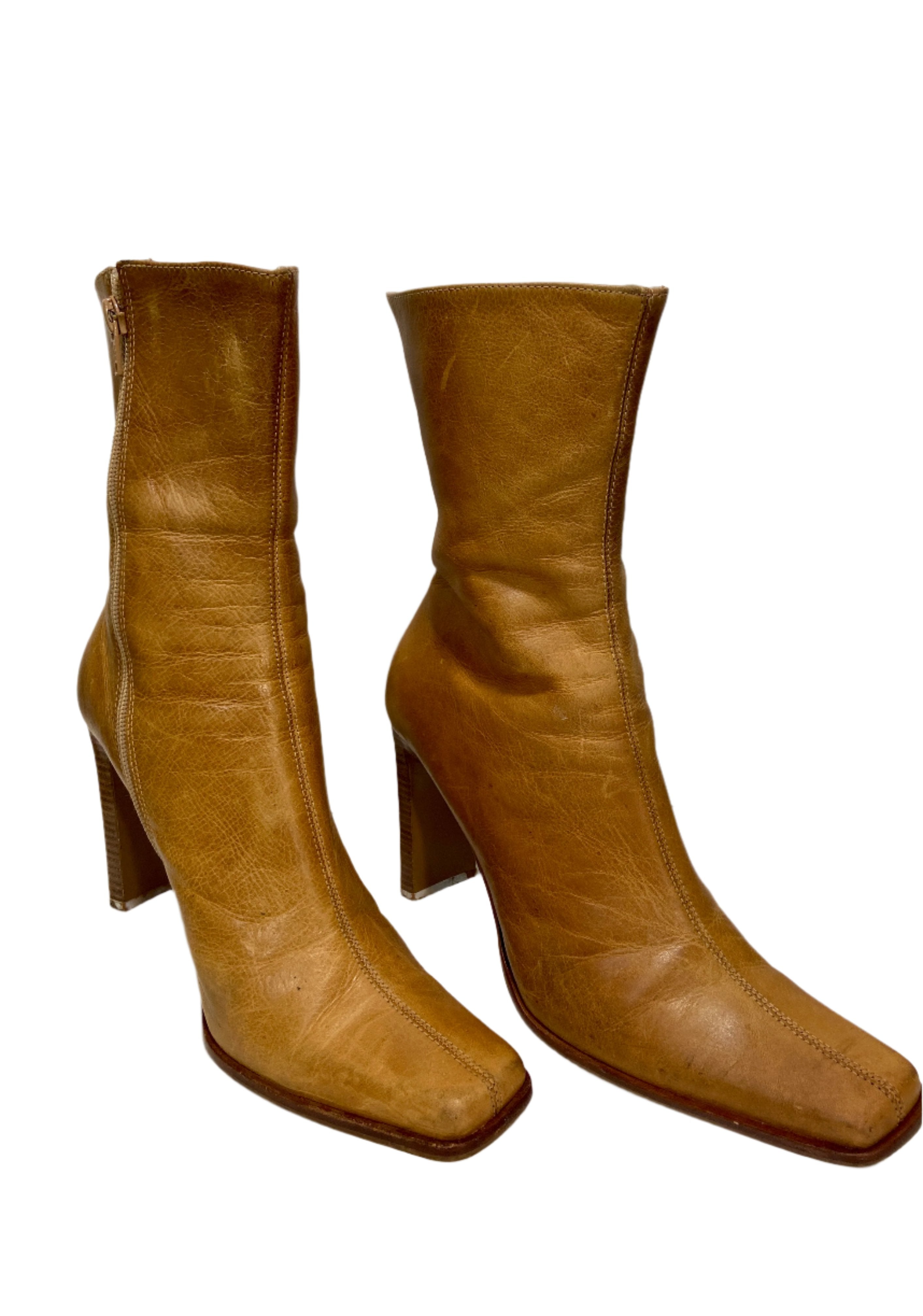 Brown leather boots (10)