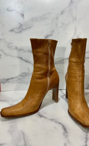 Brown leather boots (10)
