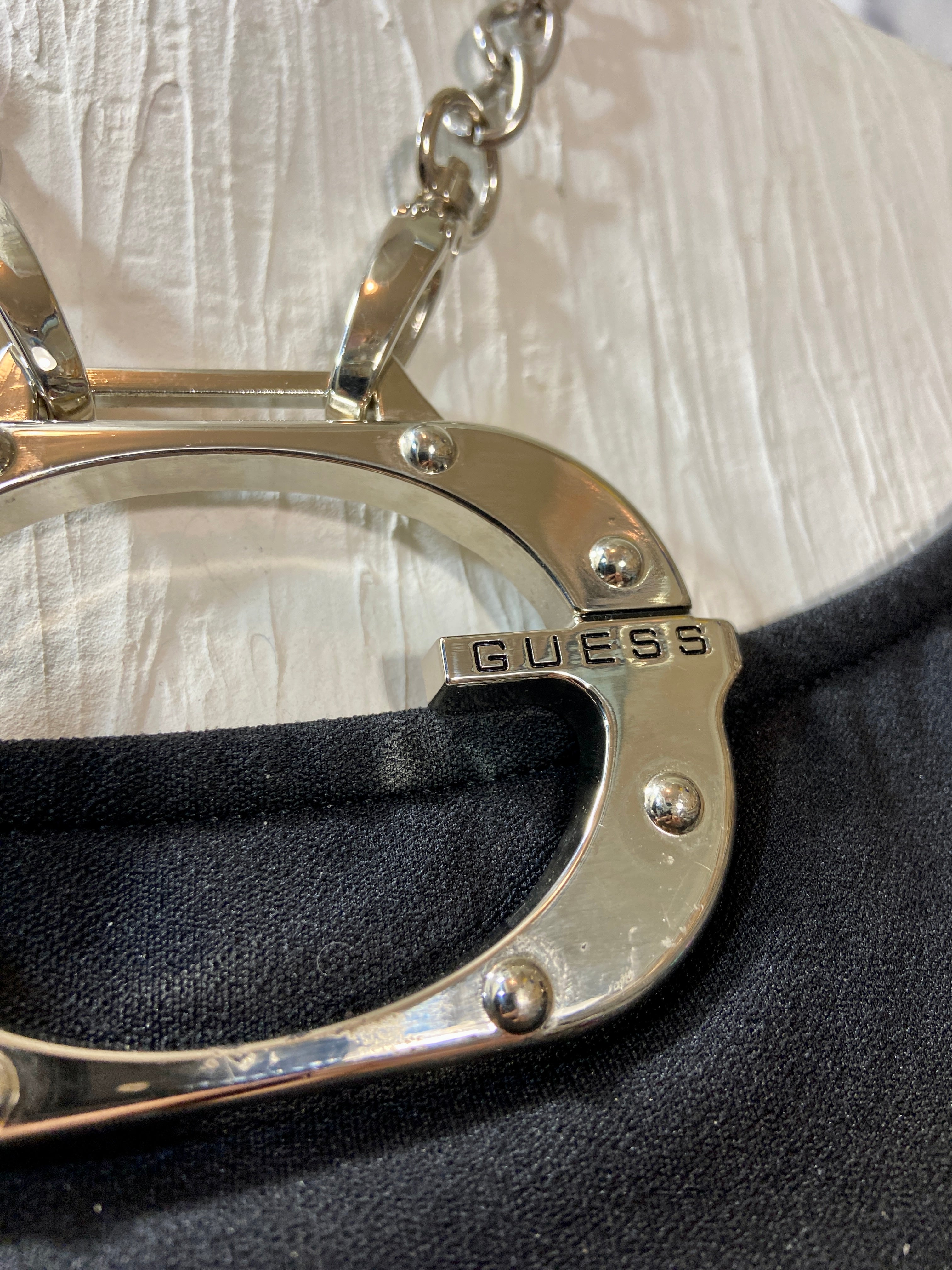 Guess Custom Chain