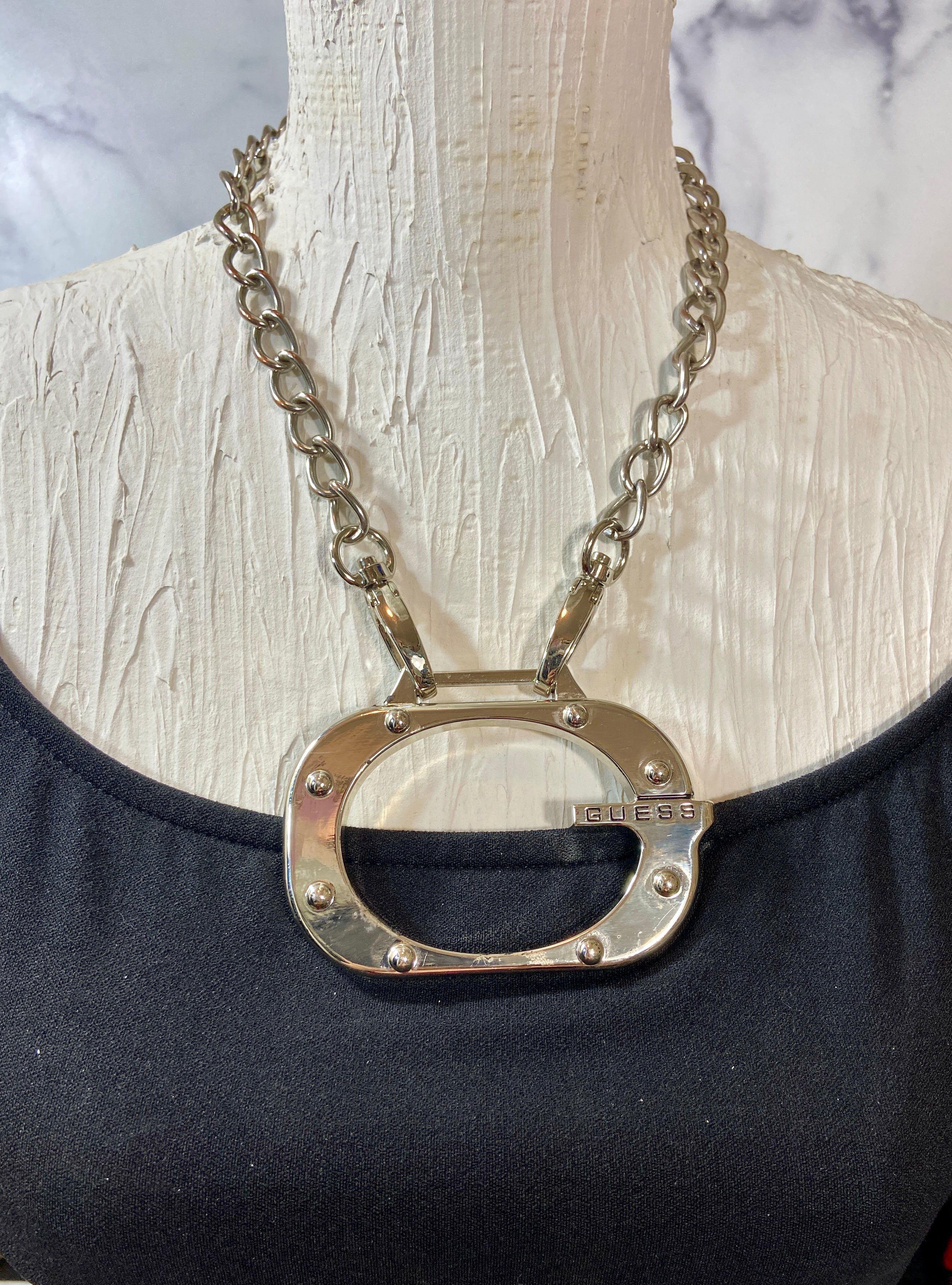 Guess Custom Chain
