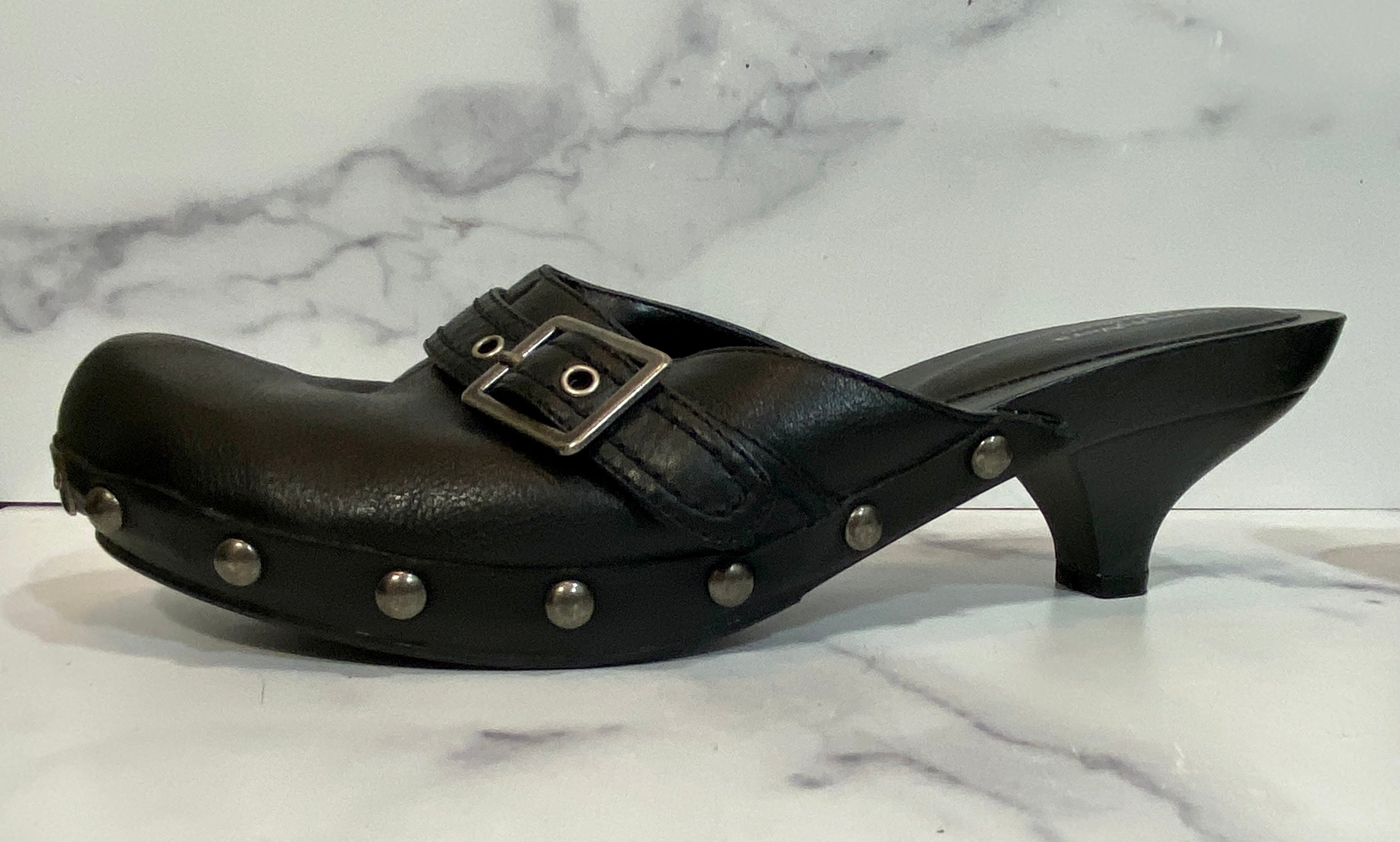 VERA WANG clogs