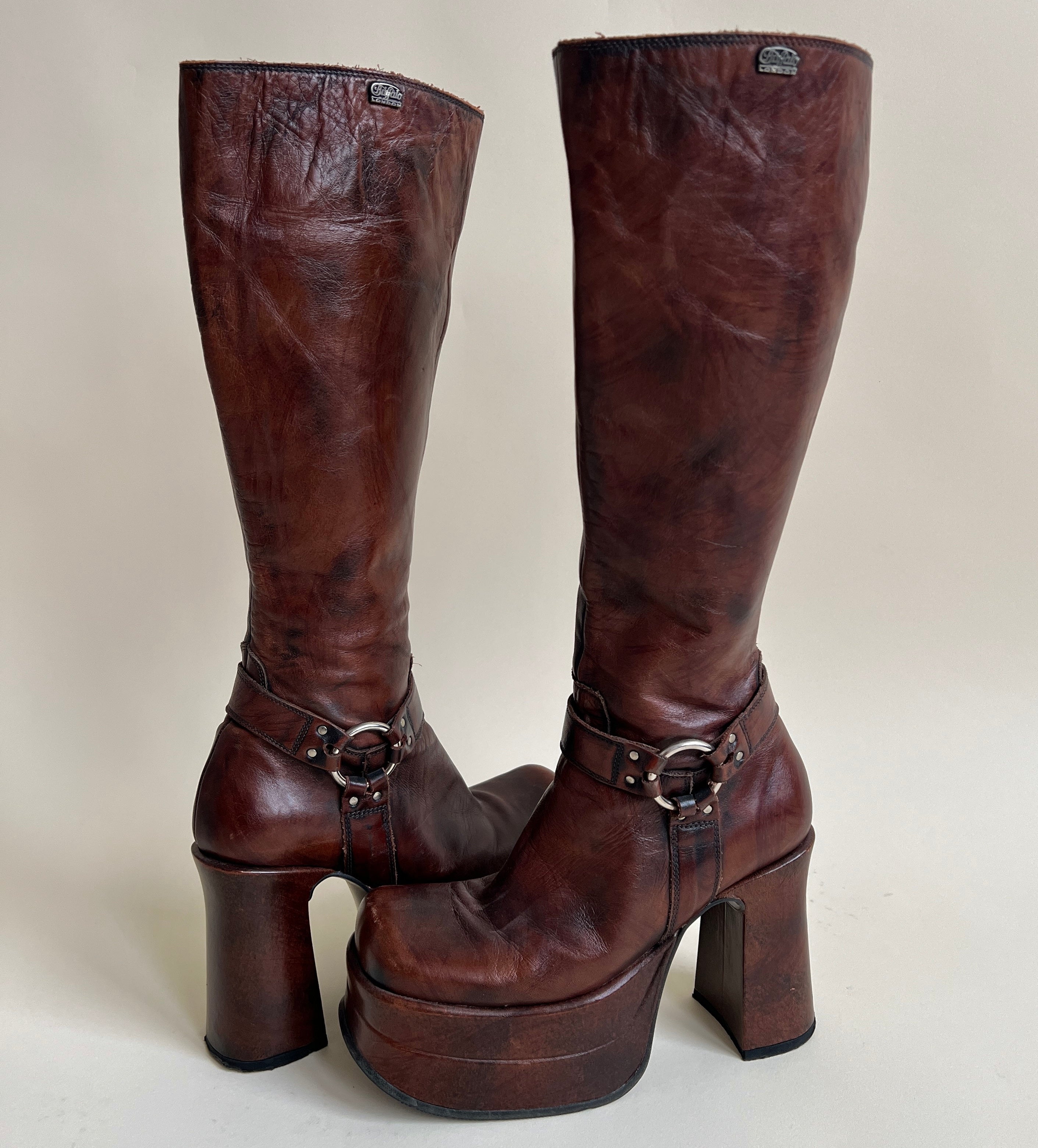 Vtg 90s Buffalo leather platform boots (8.5)
