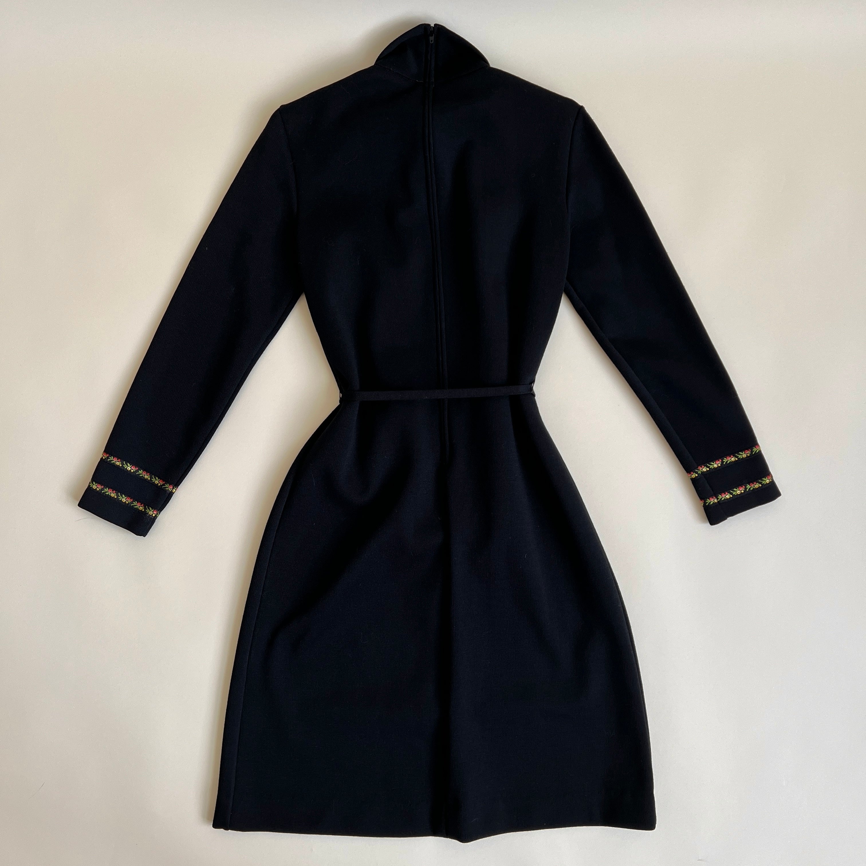 Vintage 60s / 70s black turtleneck dress (M/L)