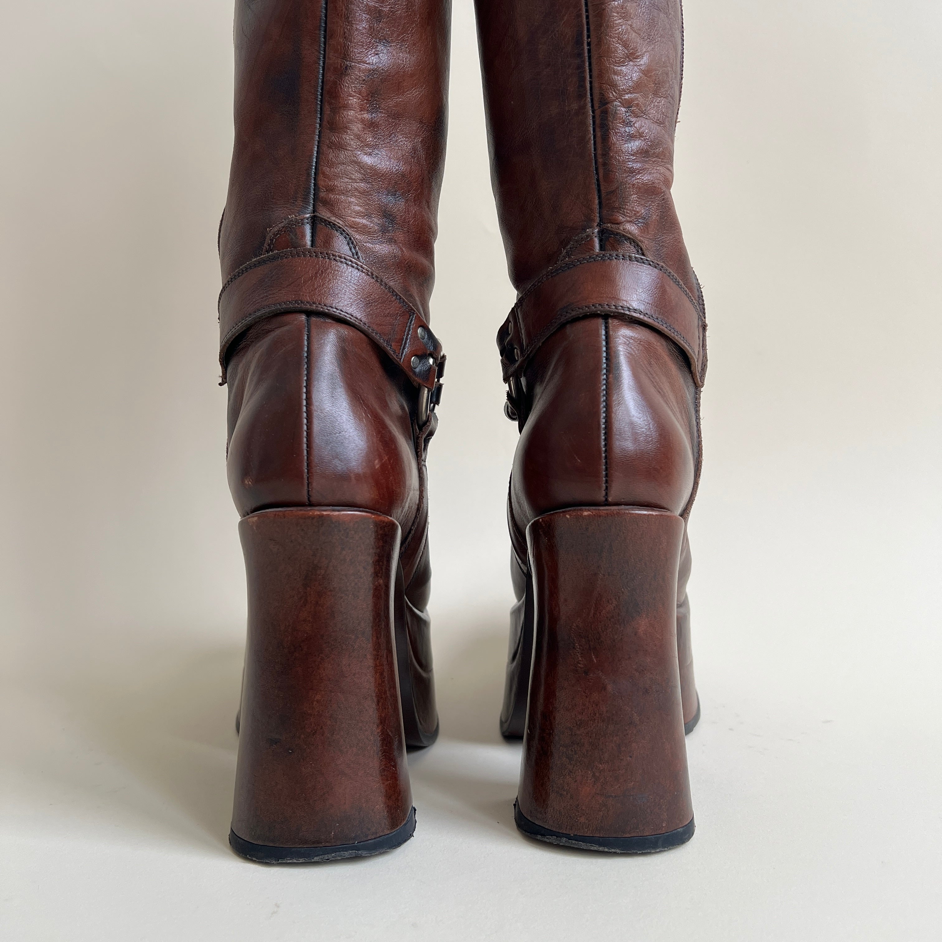 Vtg 90s Buffalo leather platform boots (8.5)