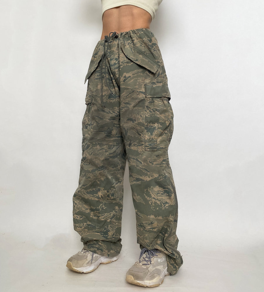 camo bungee nylon pants - medium
