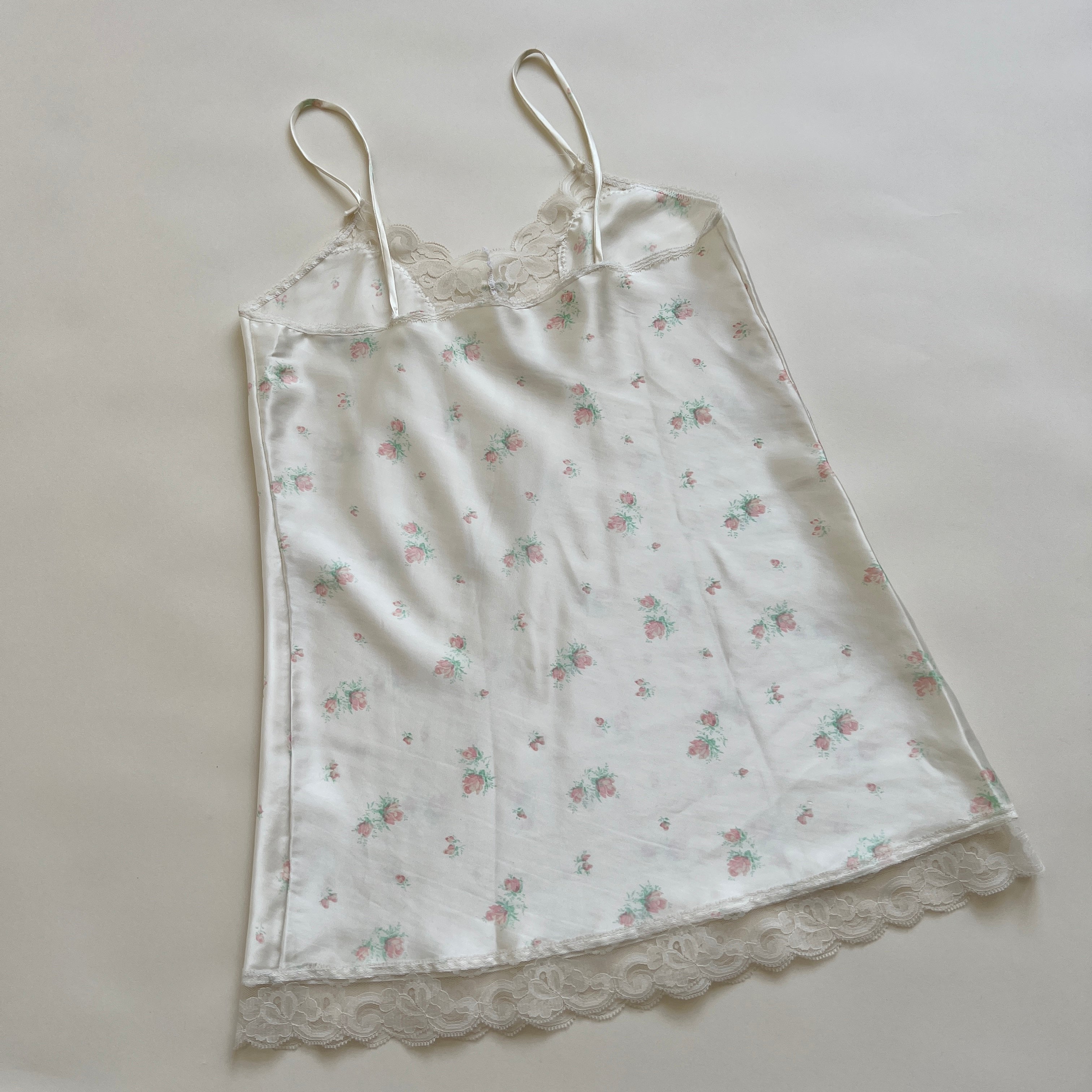 Small flower ivory slip