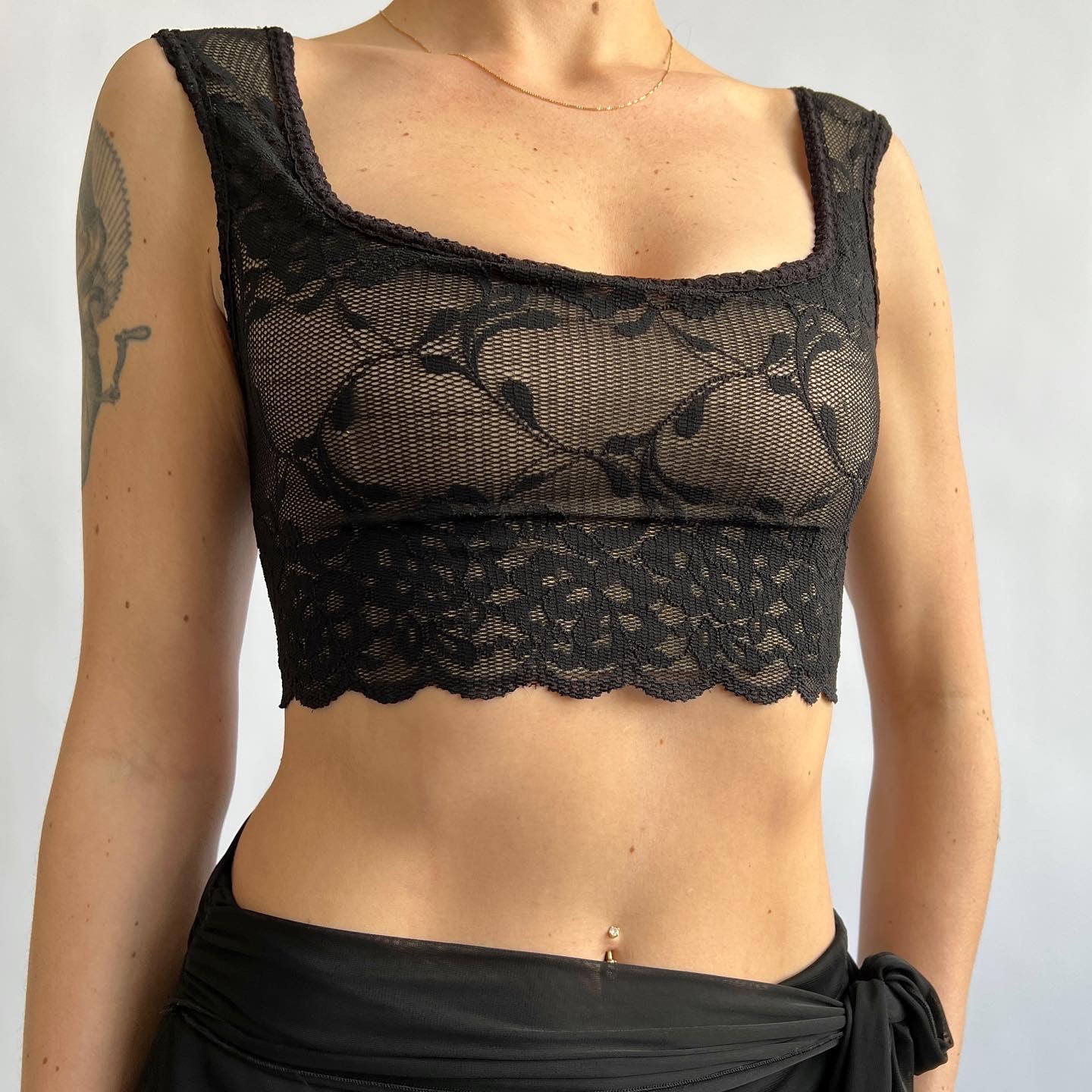 00s Black lace crop top (XS/S)
