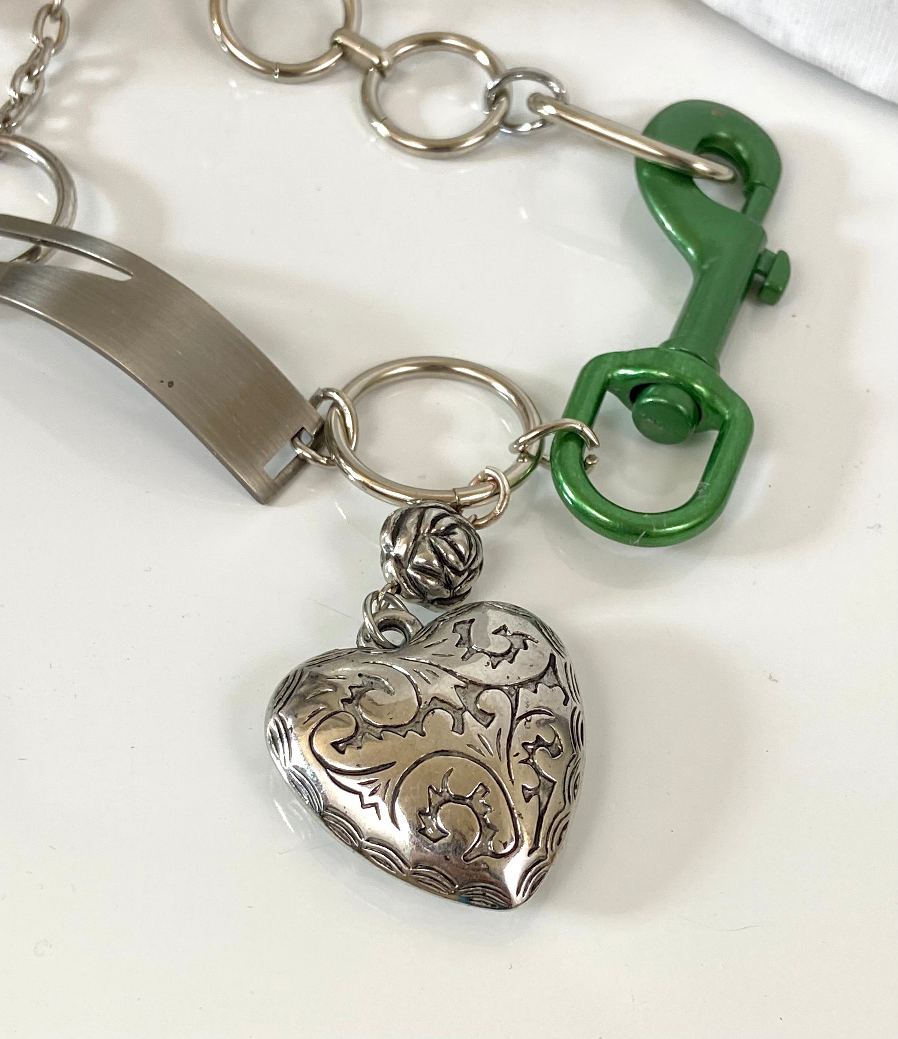 My messy heart 💜 choker