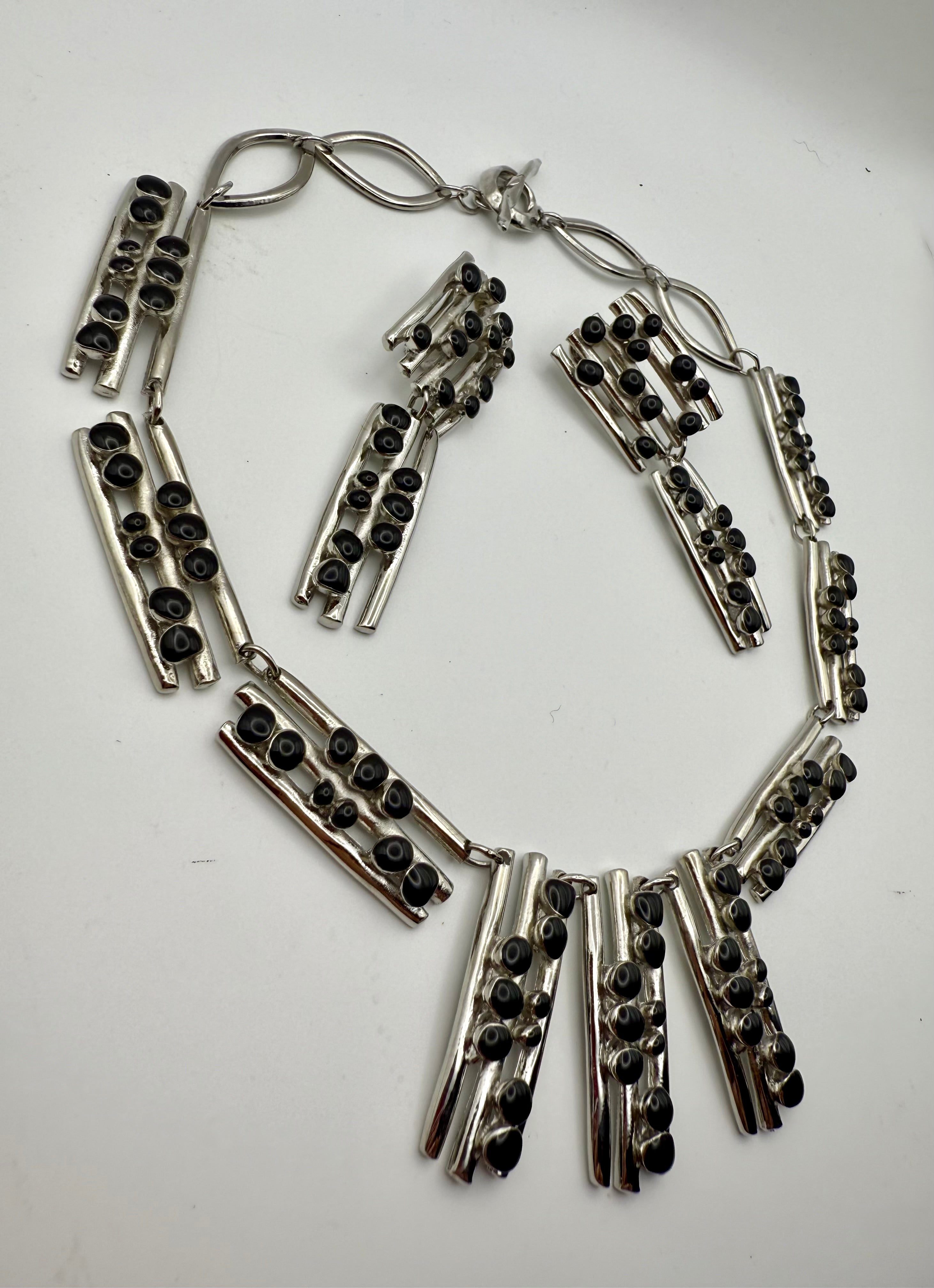 Black and silver set