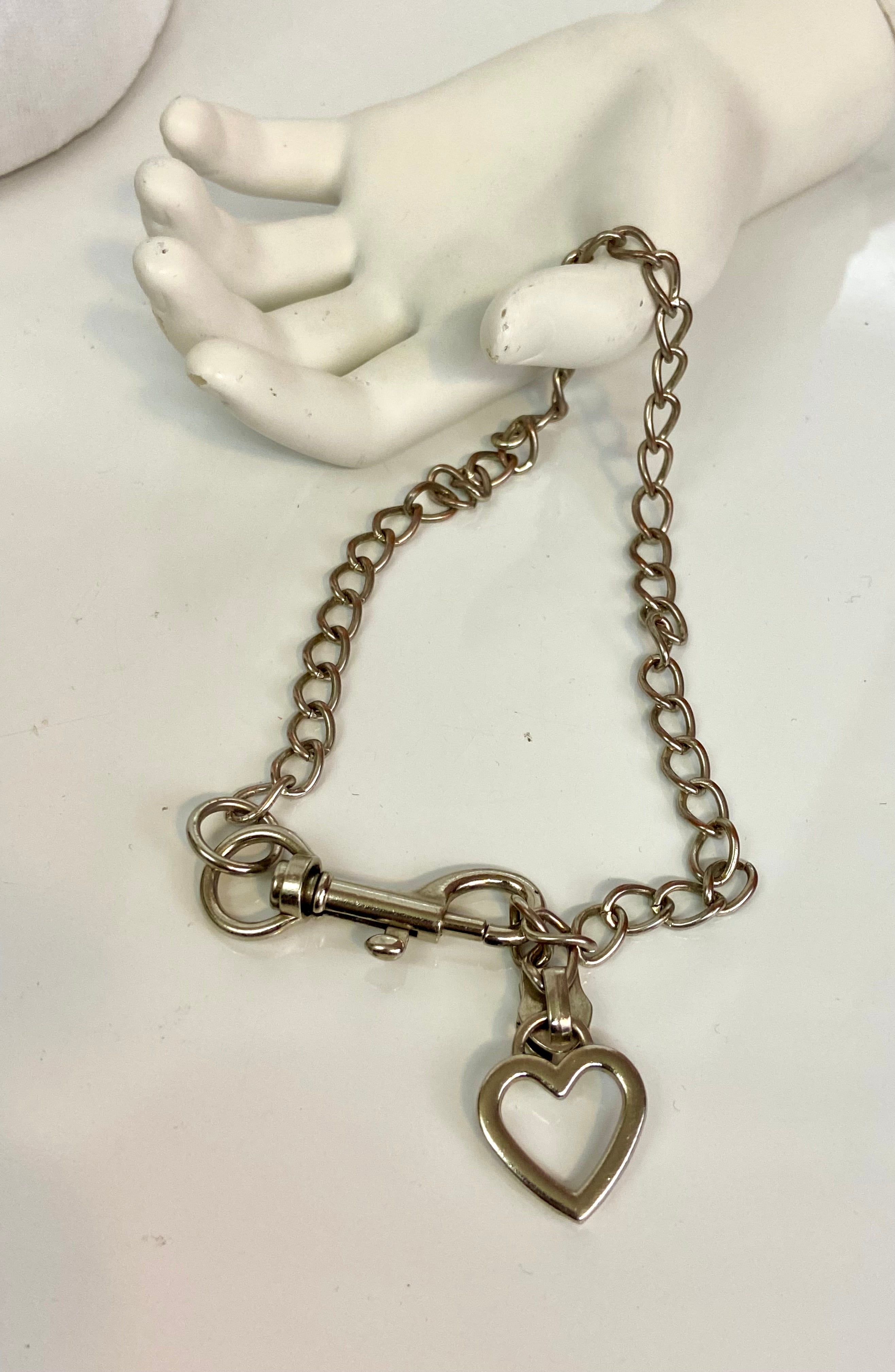 Lock the heart choker
