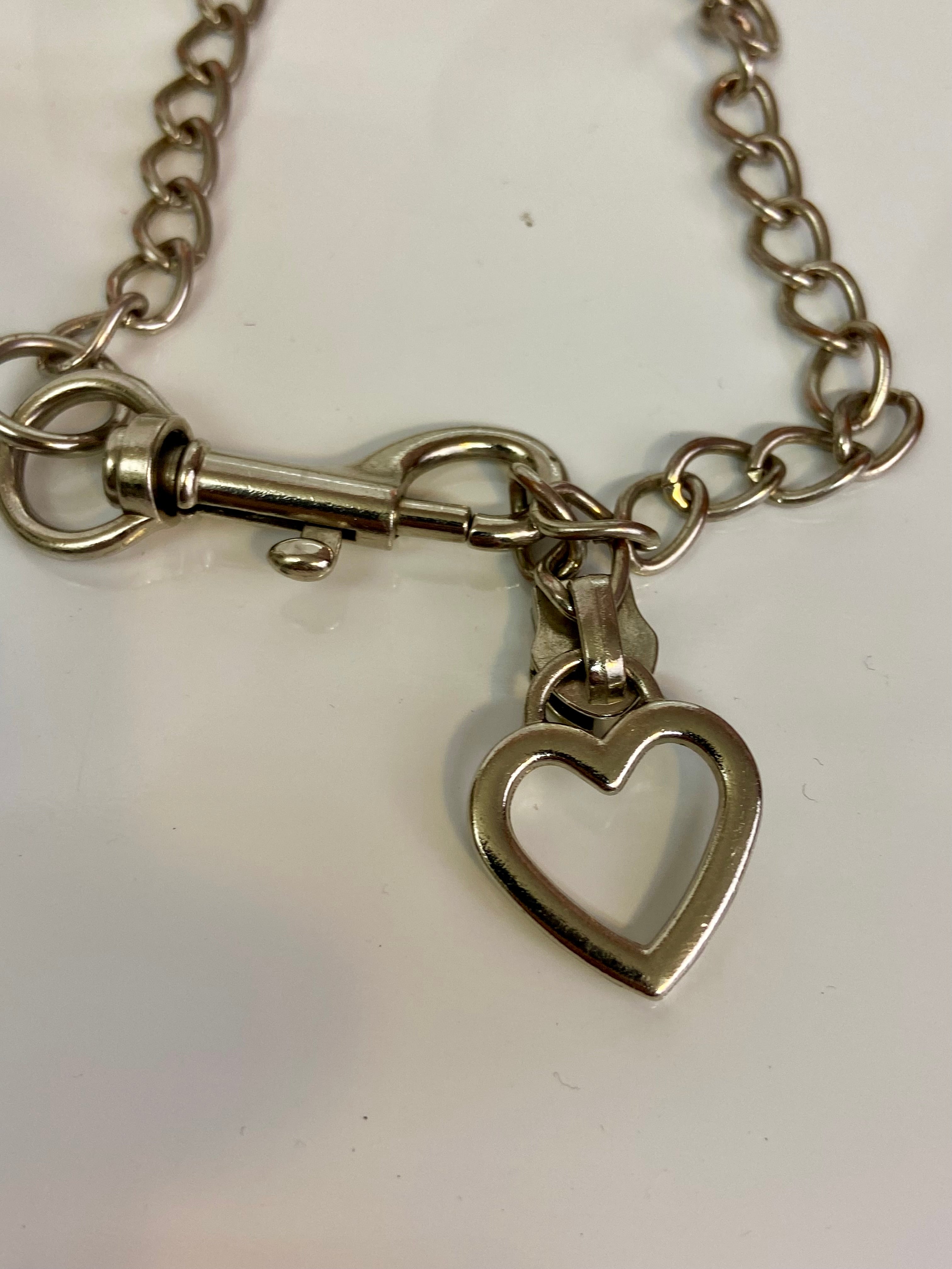 Lock the heart choker