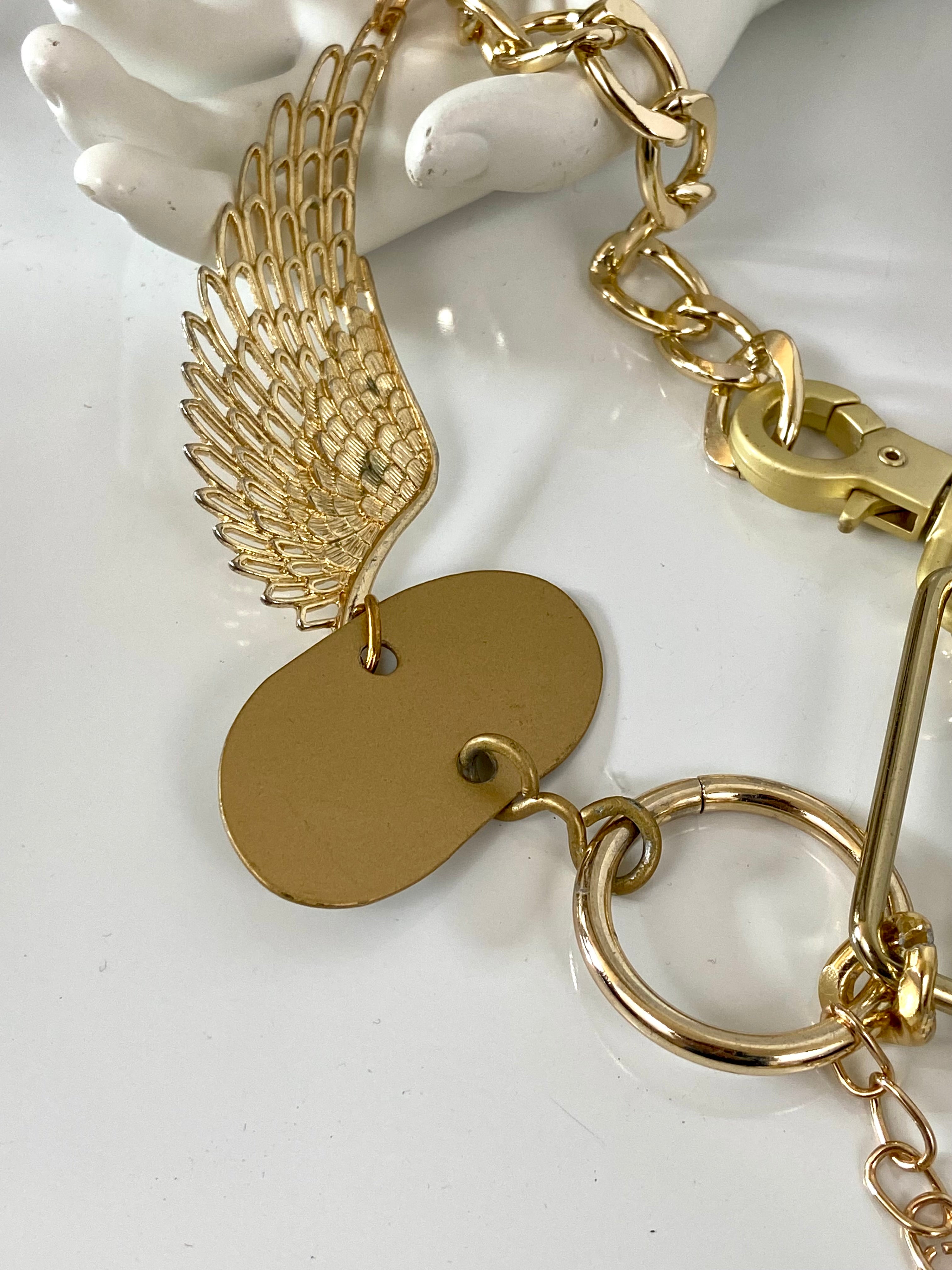 Busy gold choker