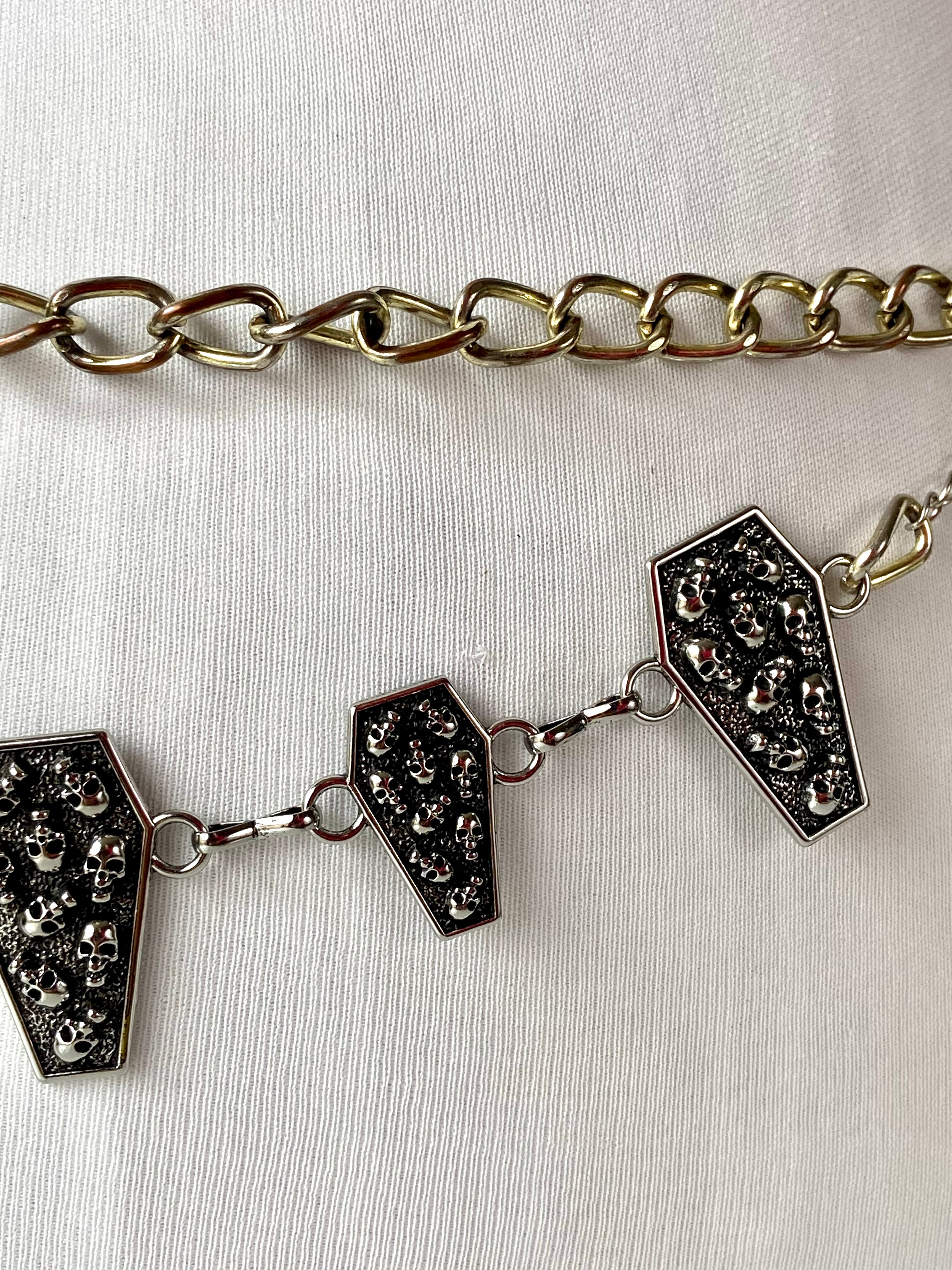 Skull Coffin
Metal Chain layered chain belt