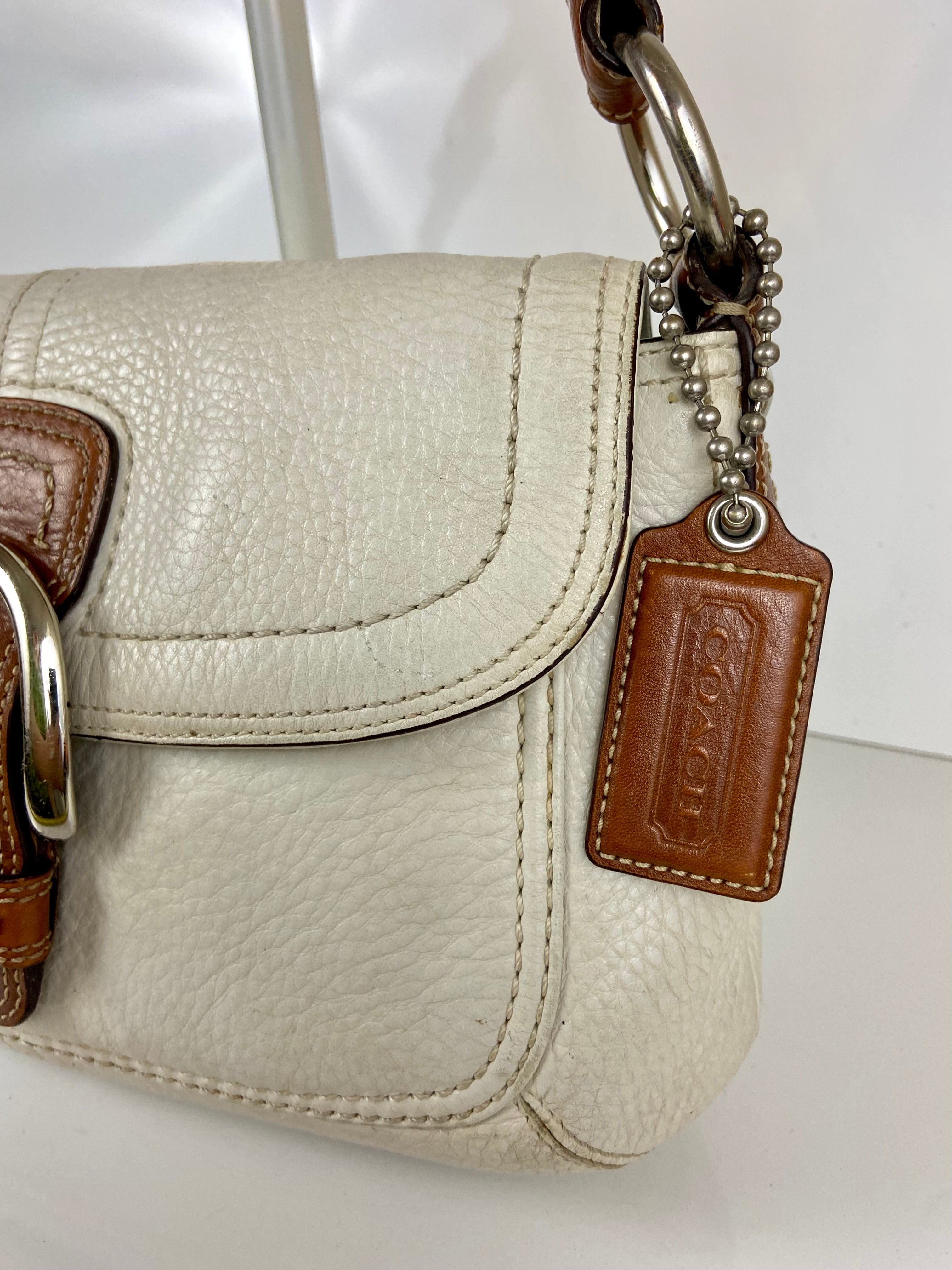 Coach Hampton Soho Satchel
Purse Ivory Saddle Leather F10192
Buckle Handbag