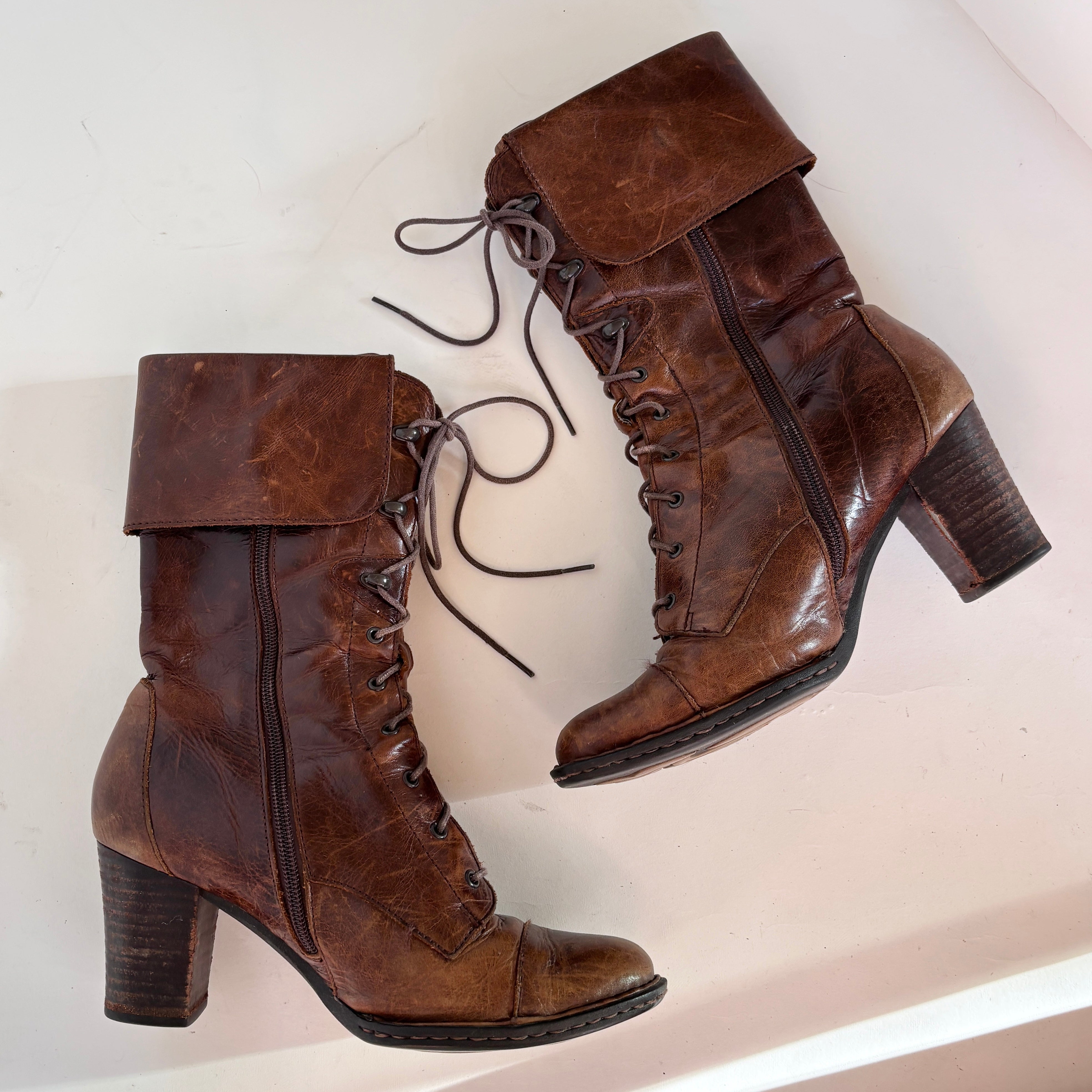 Y2K Heeled Lace Up Boots (8.5) – Holy Thrift