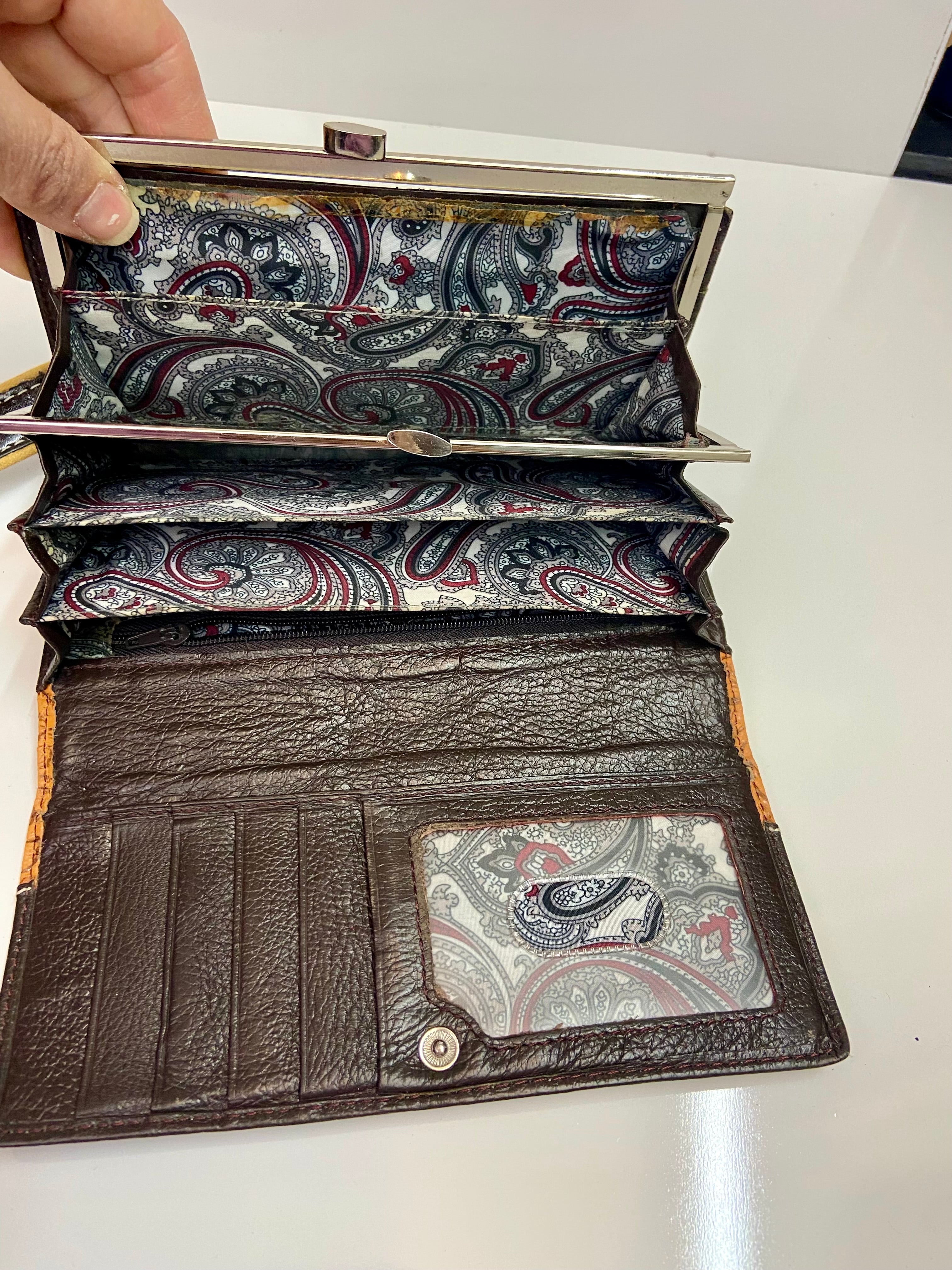 Bingham Western Purse & wallet Brown
Clear Studs