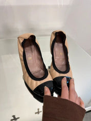 Vintage  2010s Leather Ballerina Pumps (US 6)