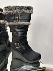 2000s Buckle Faux Leather & Fur Trim Wedge Boots (US 6)
