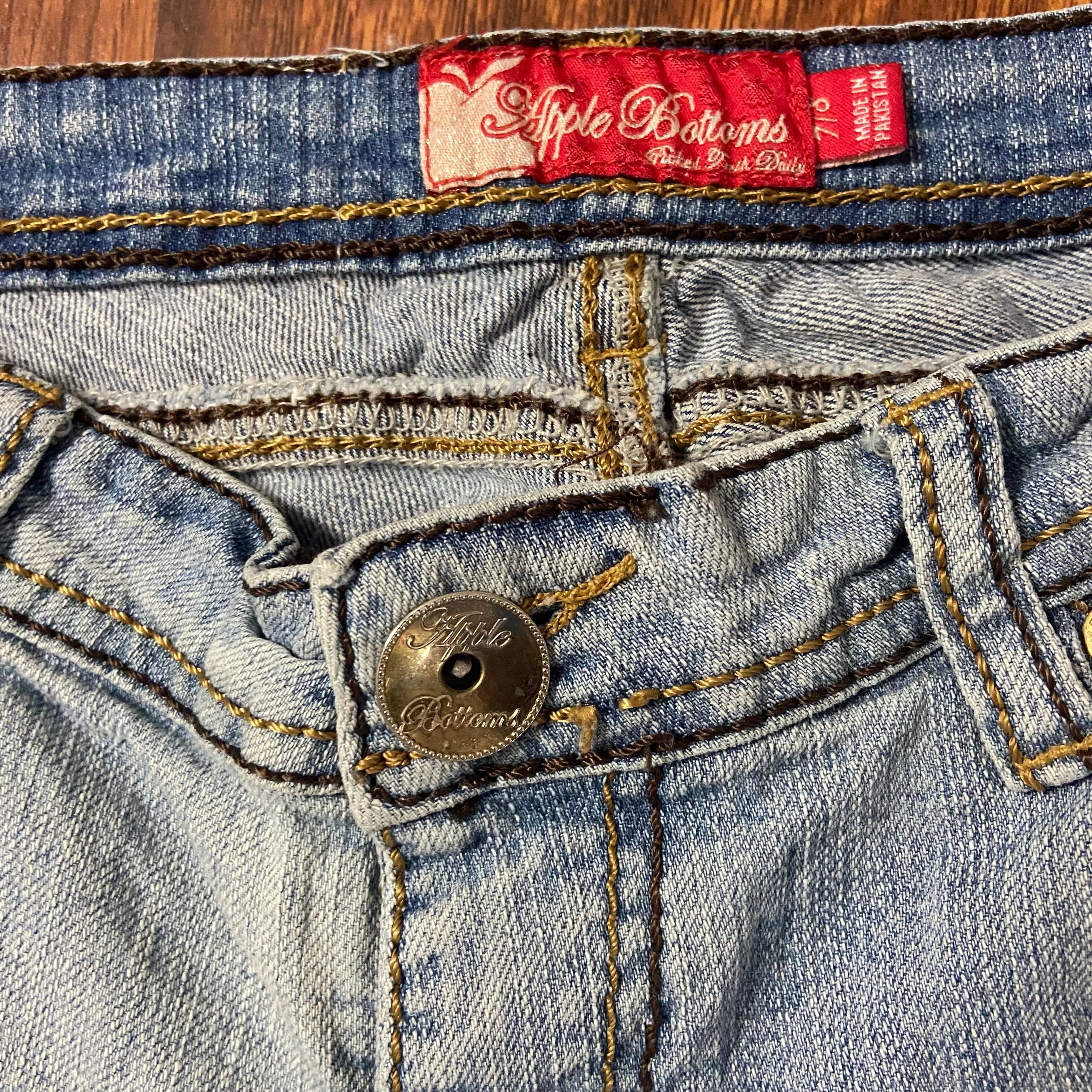 Apple Bottom Capris (S)
