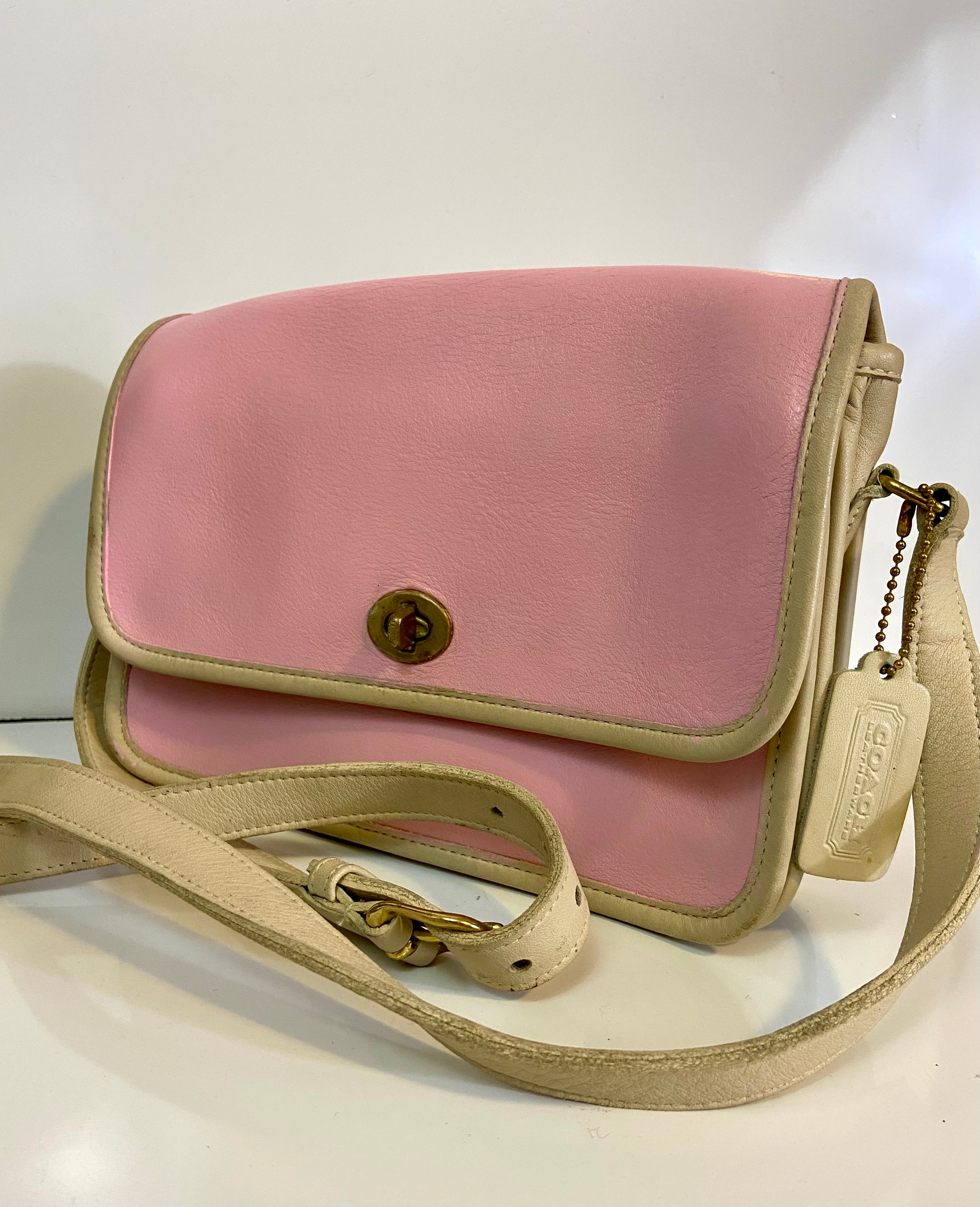 Repaint Vtg. 1980s COACH 
Leather Turnlock