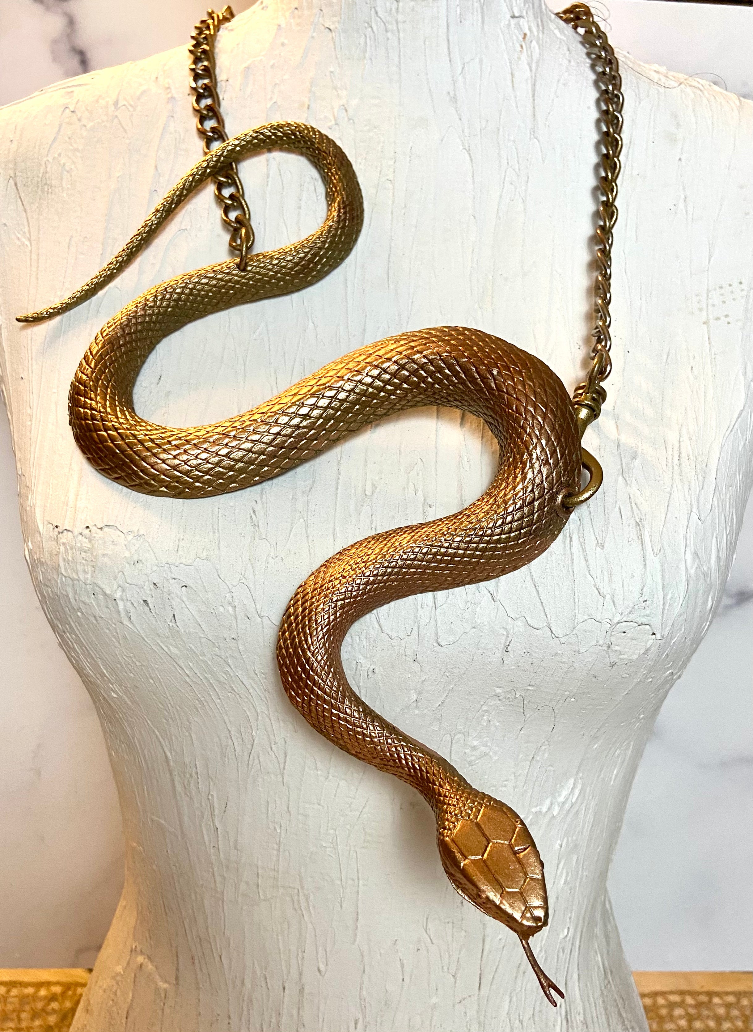 Watch out the snake choker