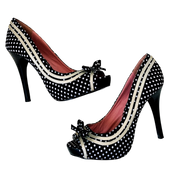 Early 2000s Polkadot Pumps (7.5)