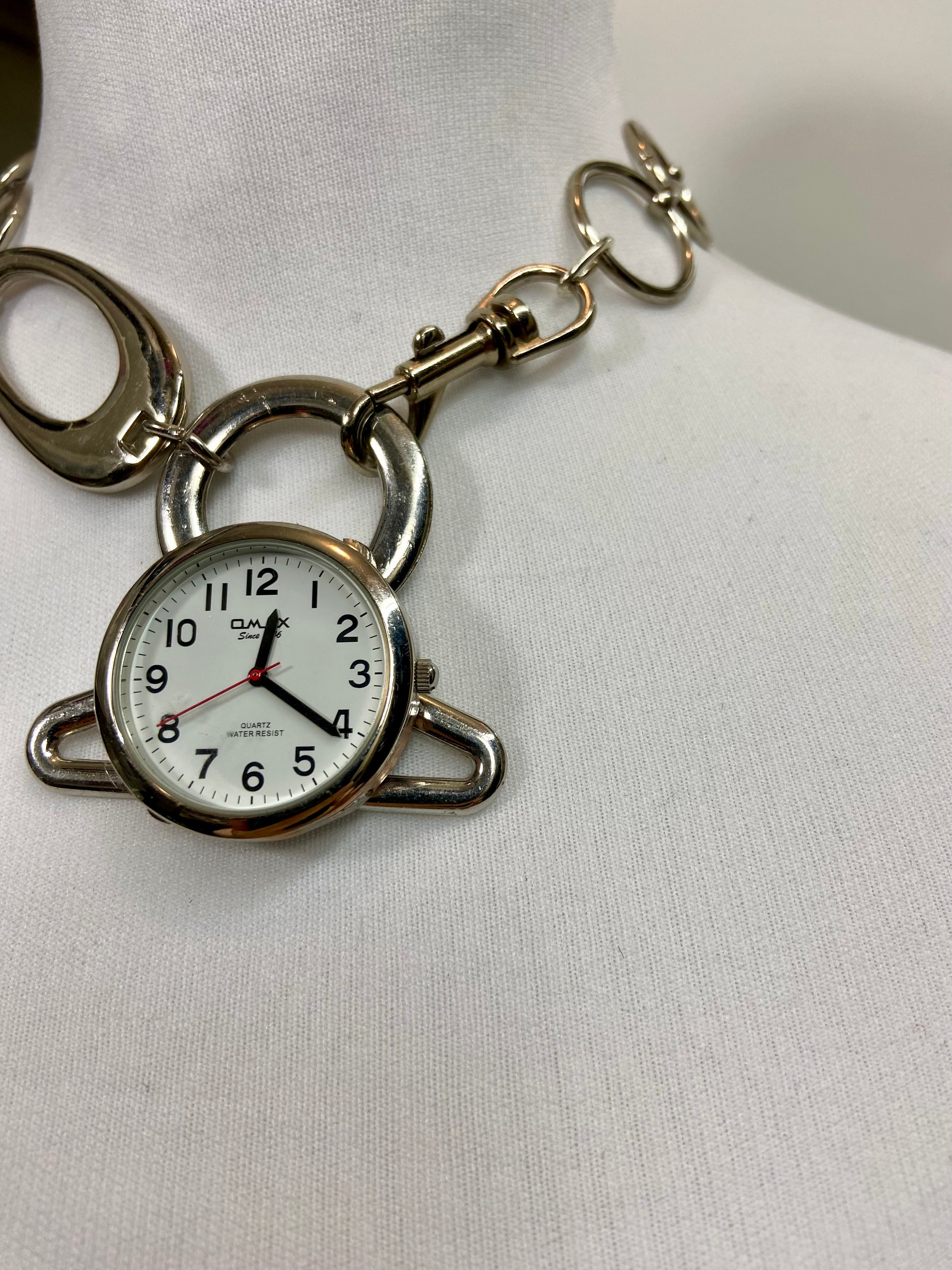 Round watch choker