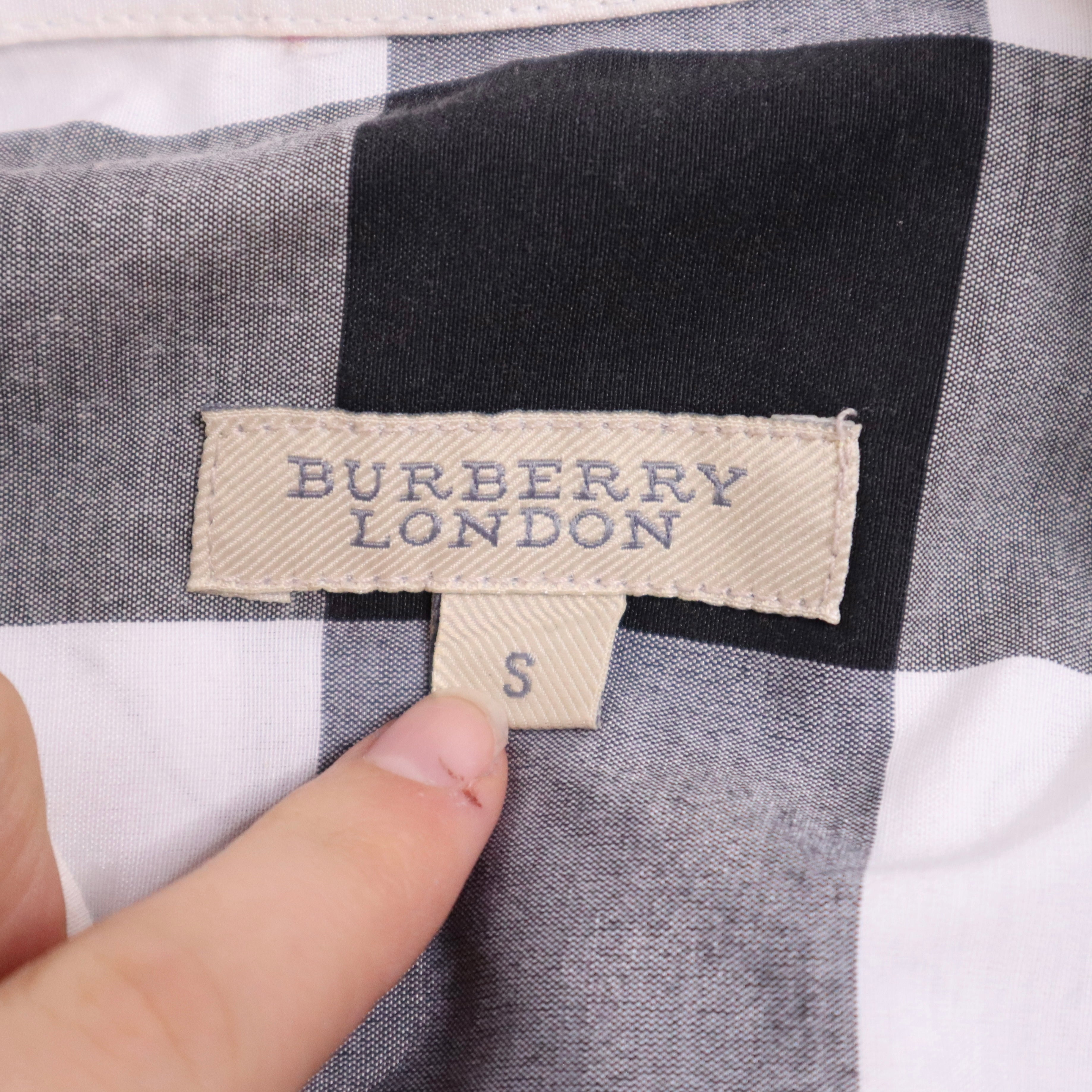 BURBERRY Plaid Button Up Shirt (M)