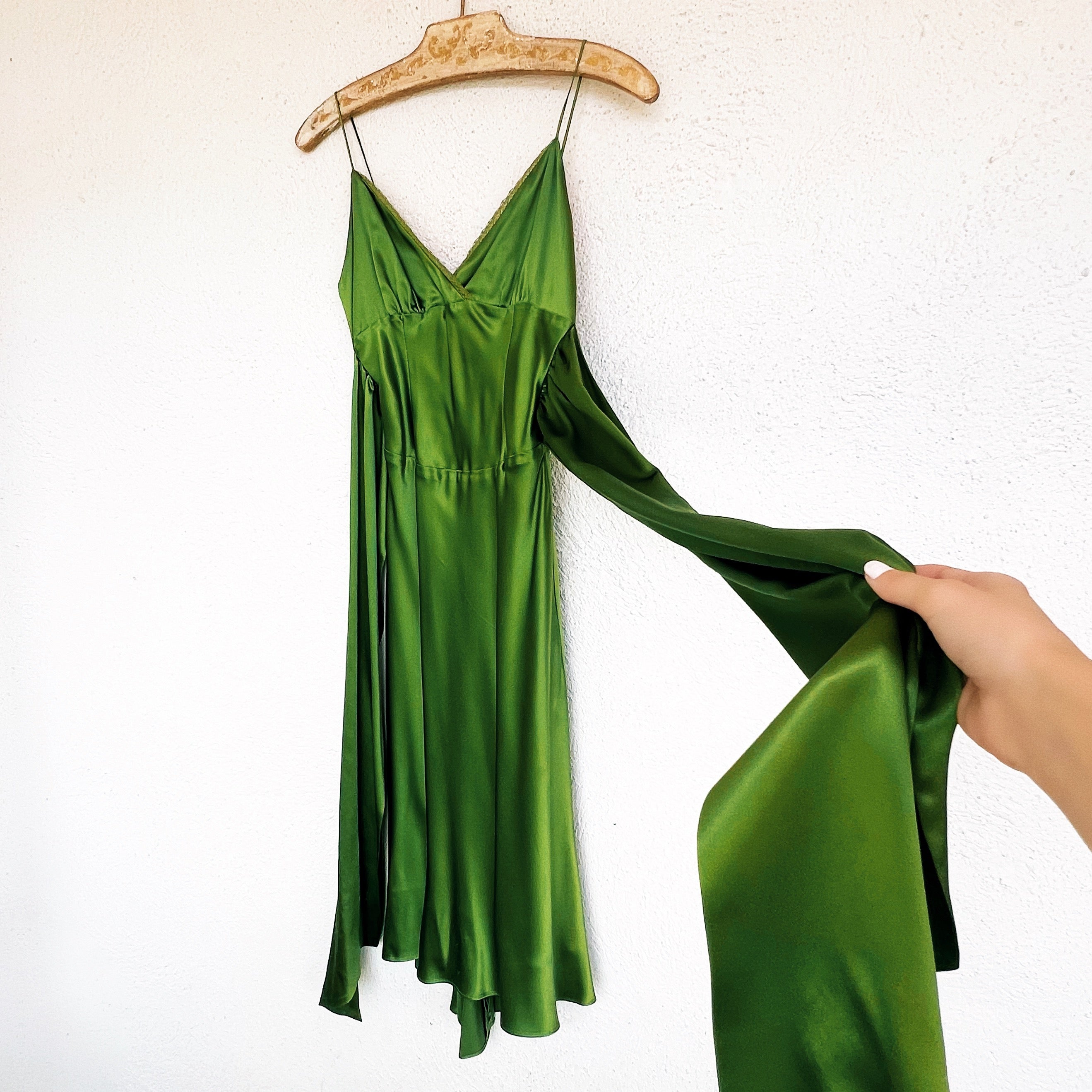 Emerald Green Silk Midi Dress (S) Holy Thrift Emerald Green Silk Midi Dress (S) Holy Thrift