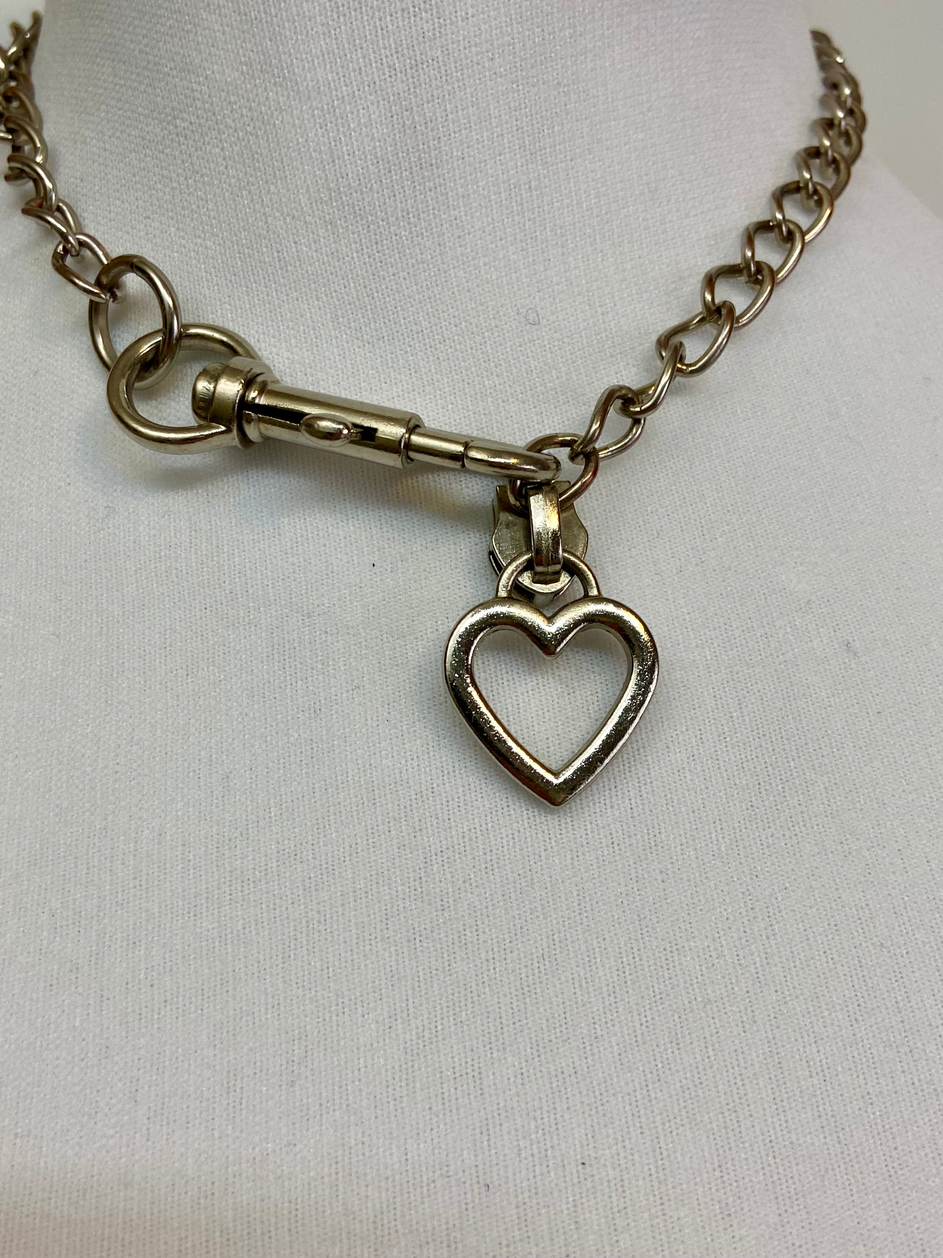 Lock the heart choker