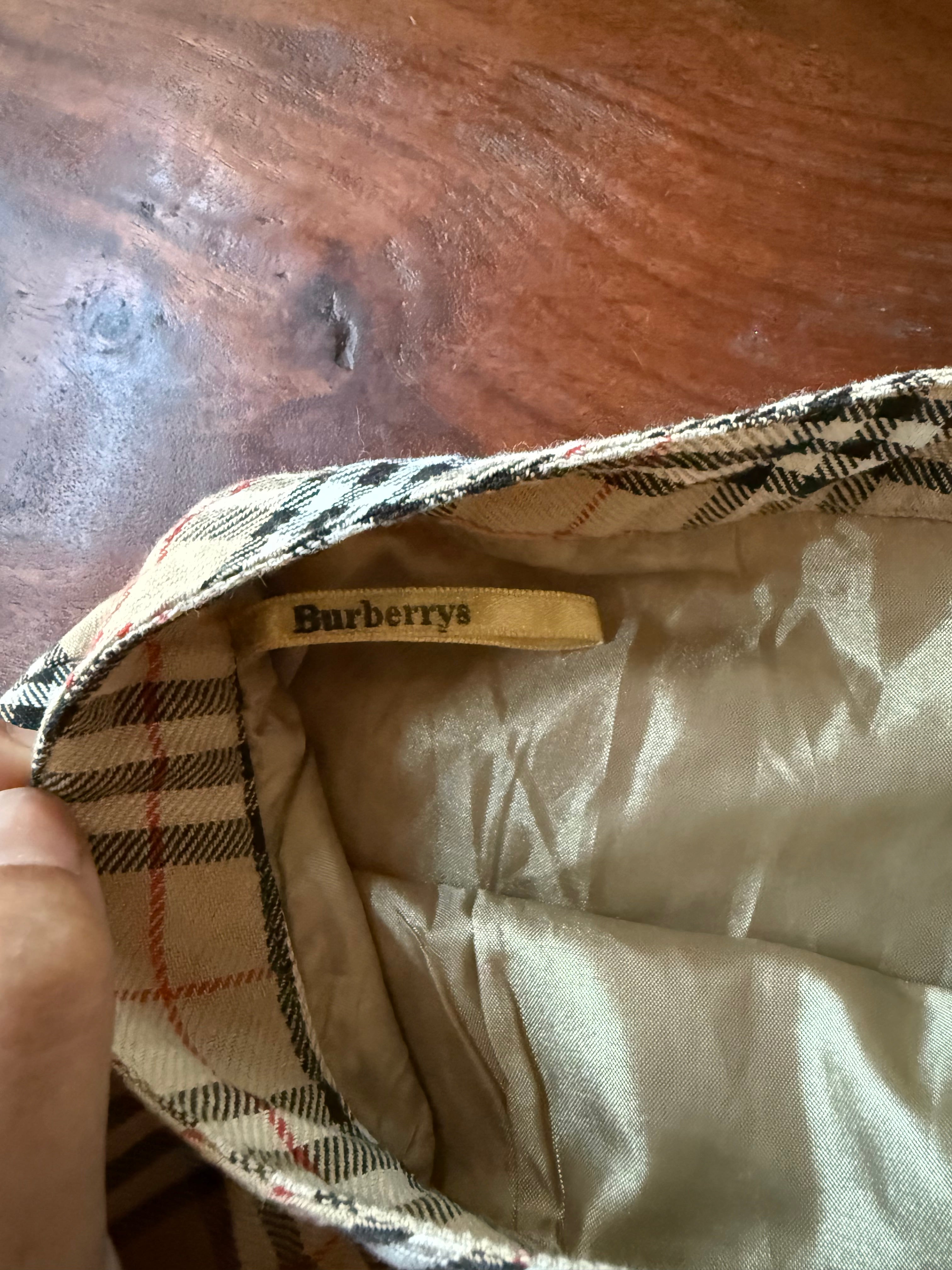 Burberry Mini Skirt (s)