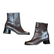 90s Brown Leather Square Toe Ankle Boots (8)
