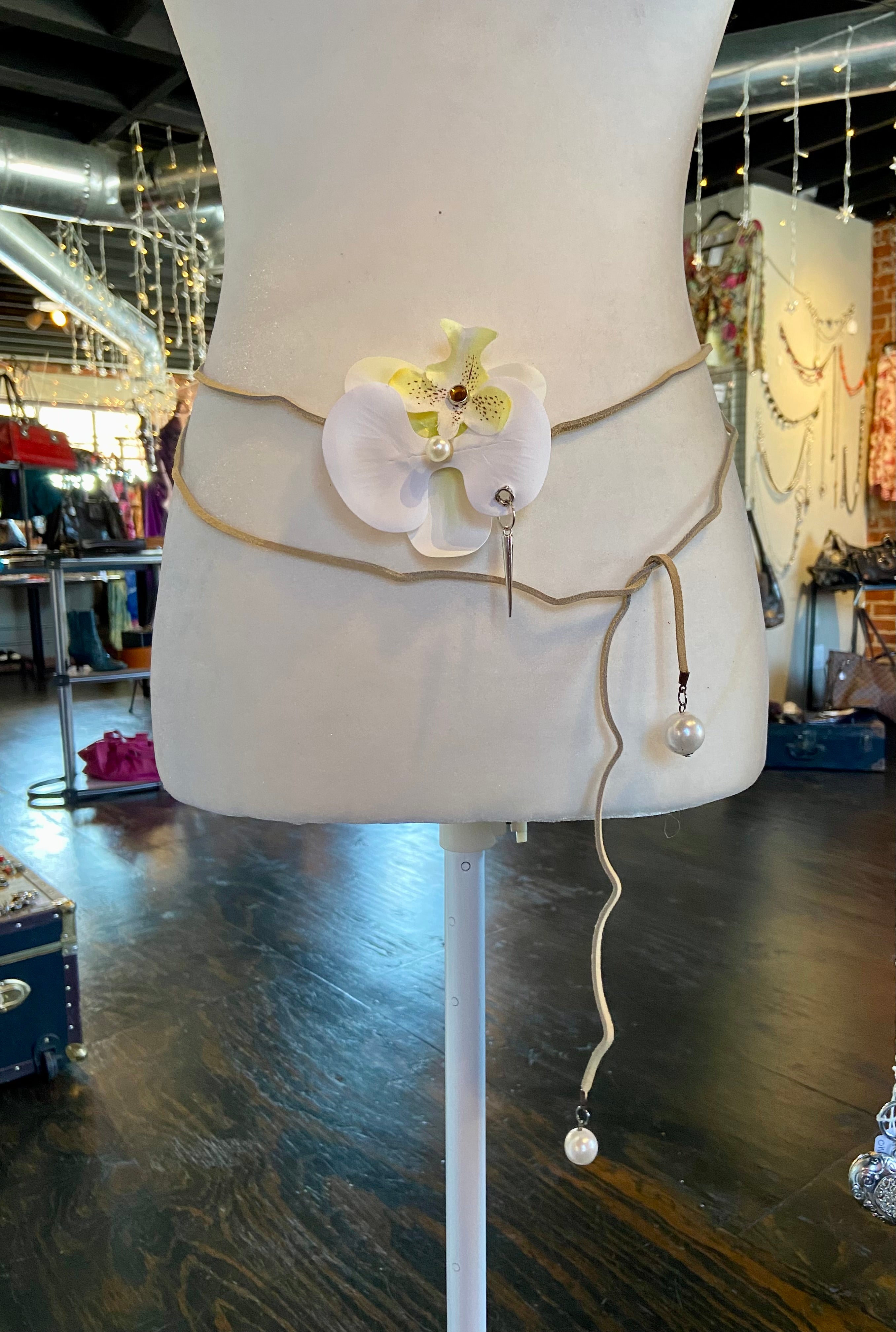 White and yellow flower choker/ belt