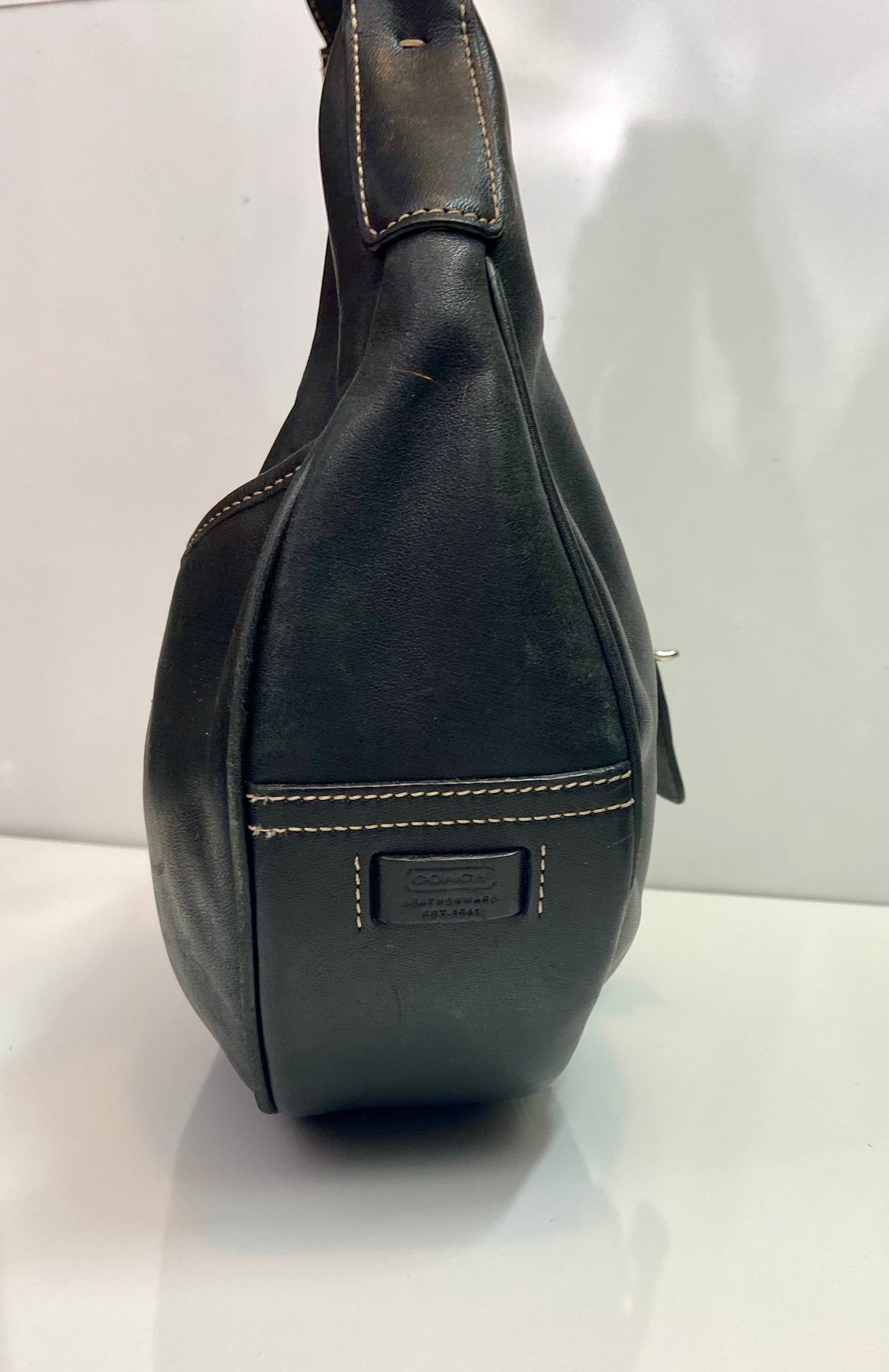 Vintage Coach Hampton leather hobo shoulder bag.