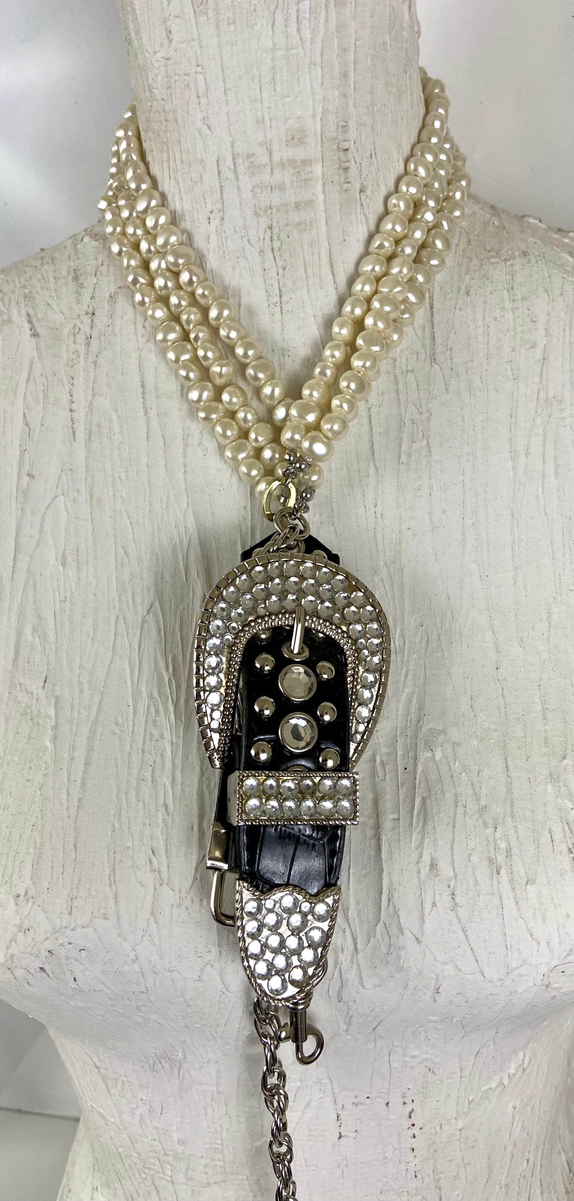 Buckle & beads belt