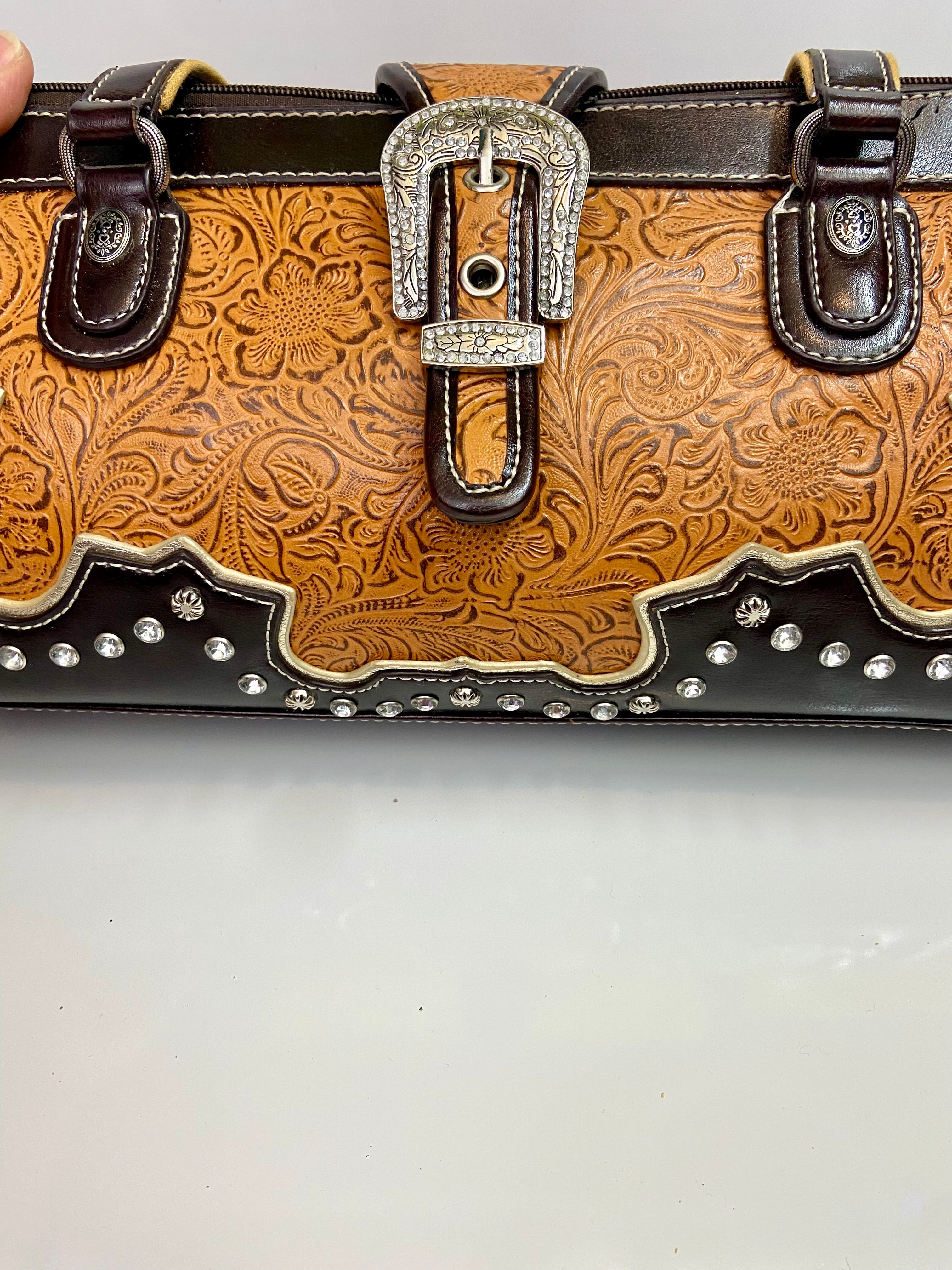 Bingham Western Purse & wallet Brown
Clear Studs