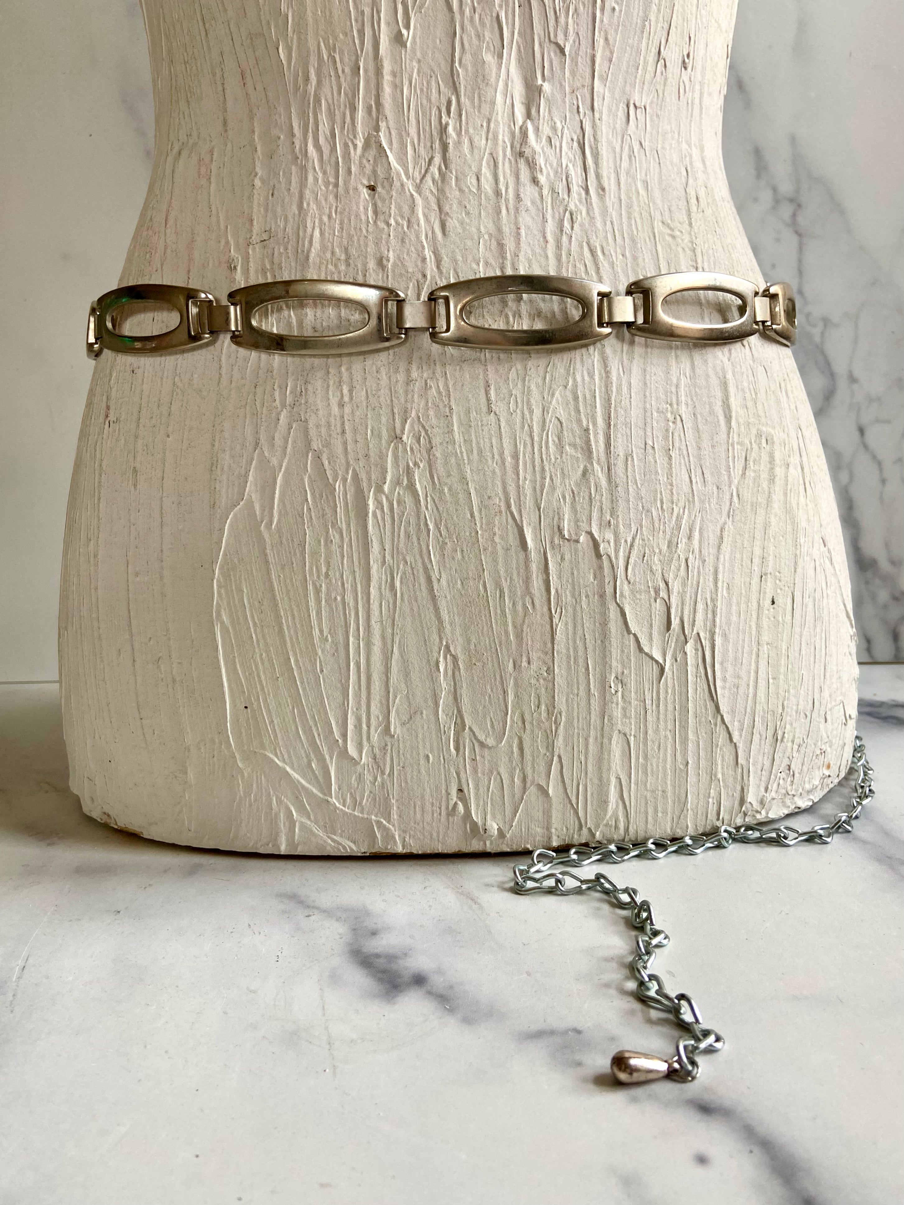 Little bit roundy rectangle chain belt
