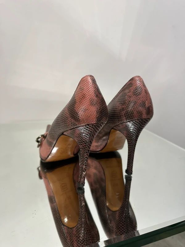 Vintage Y2K Italian Pointed Toe Stiletto Heels (US 5.5)