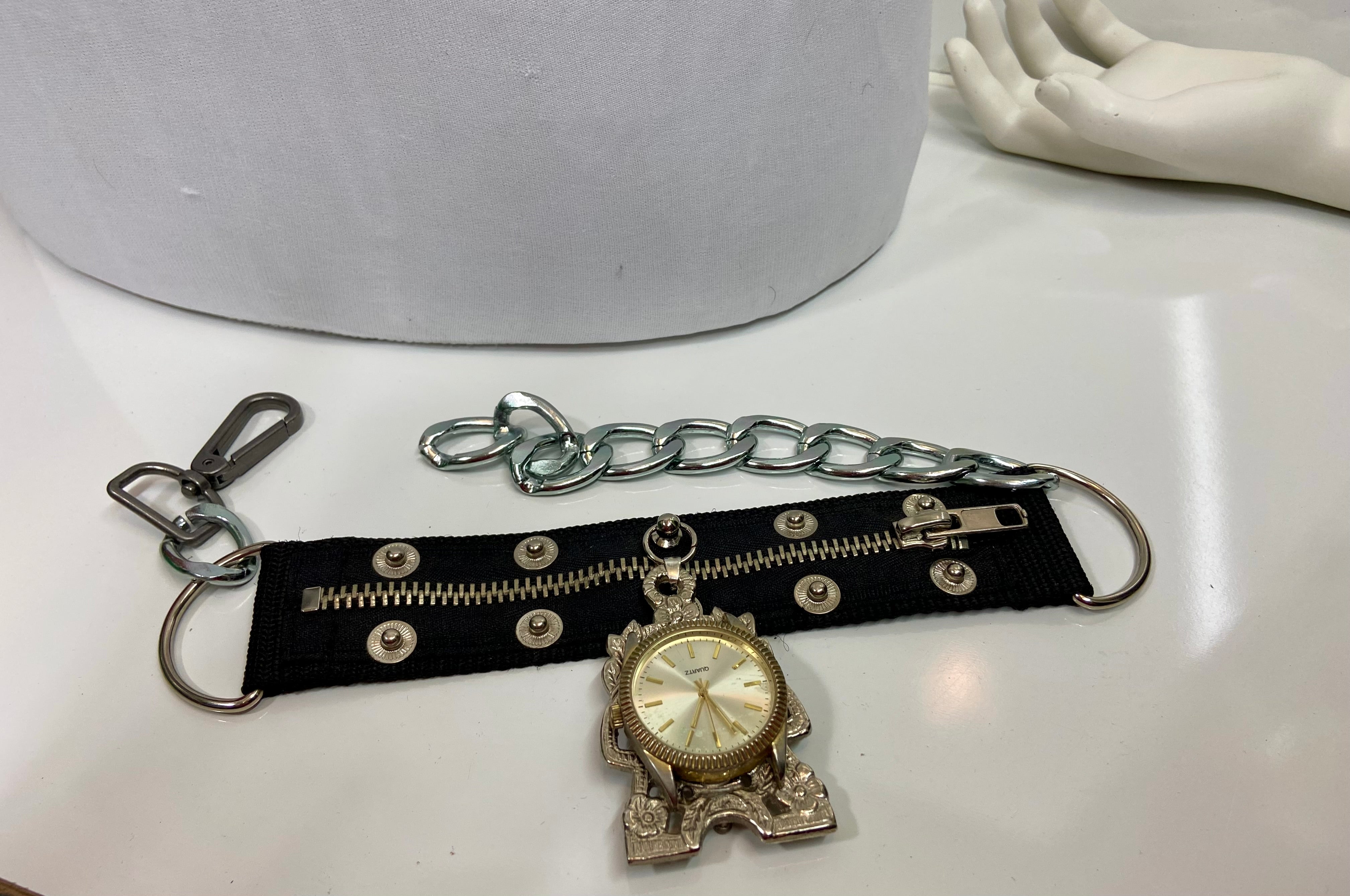 Zipper & watch choker