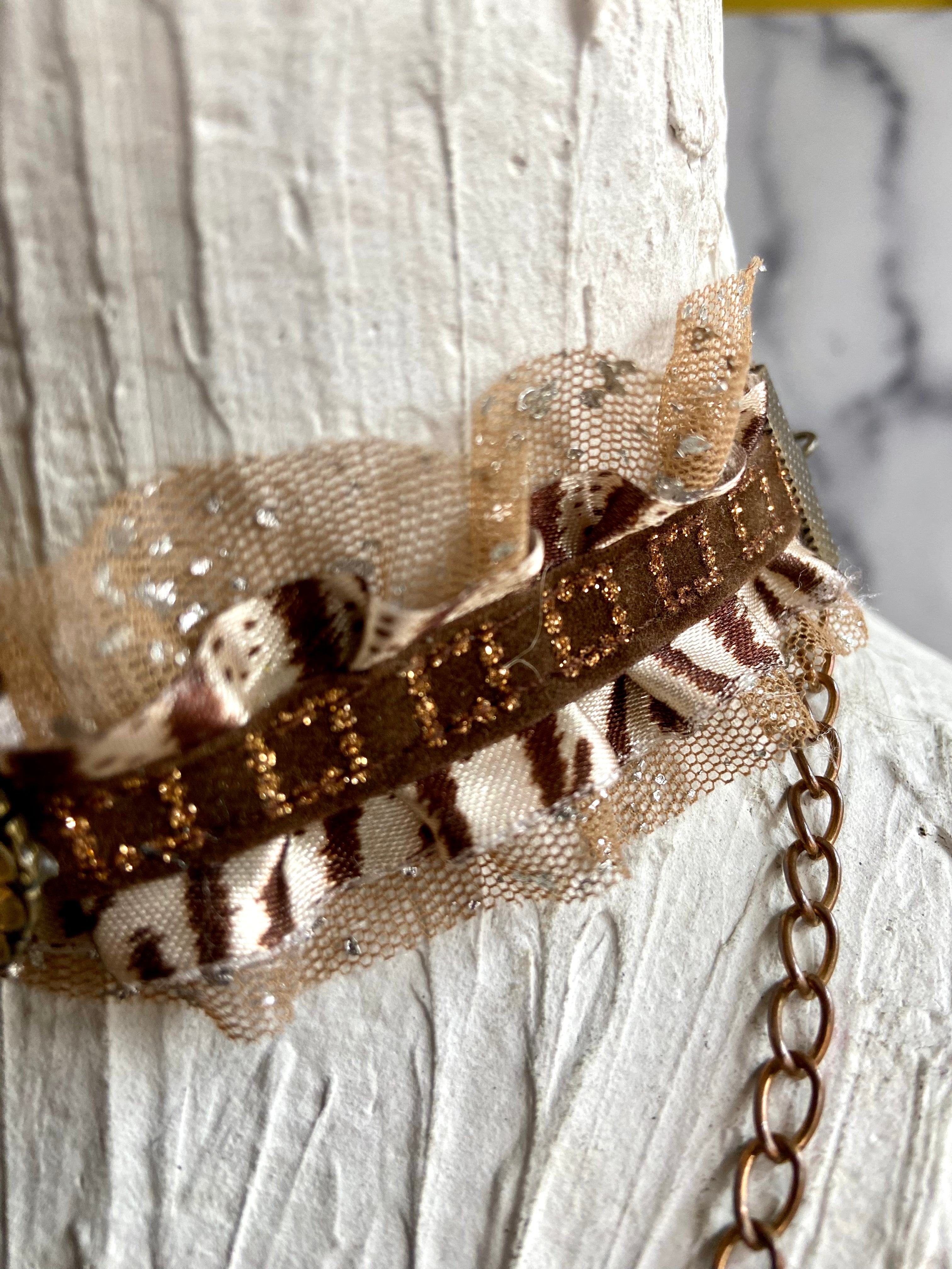 Fabric choker