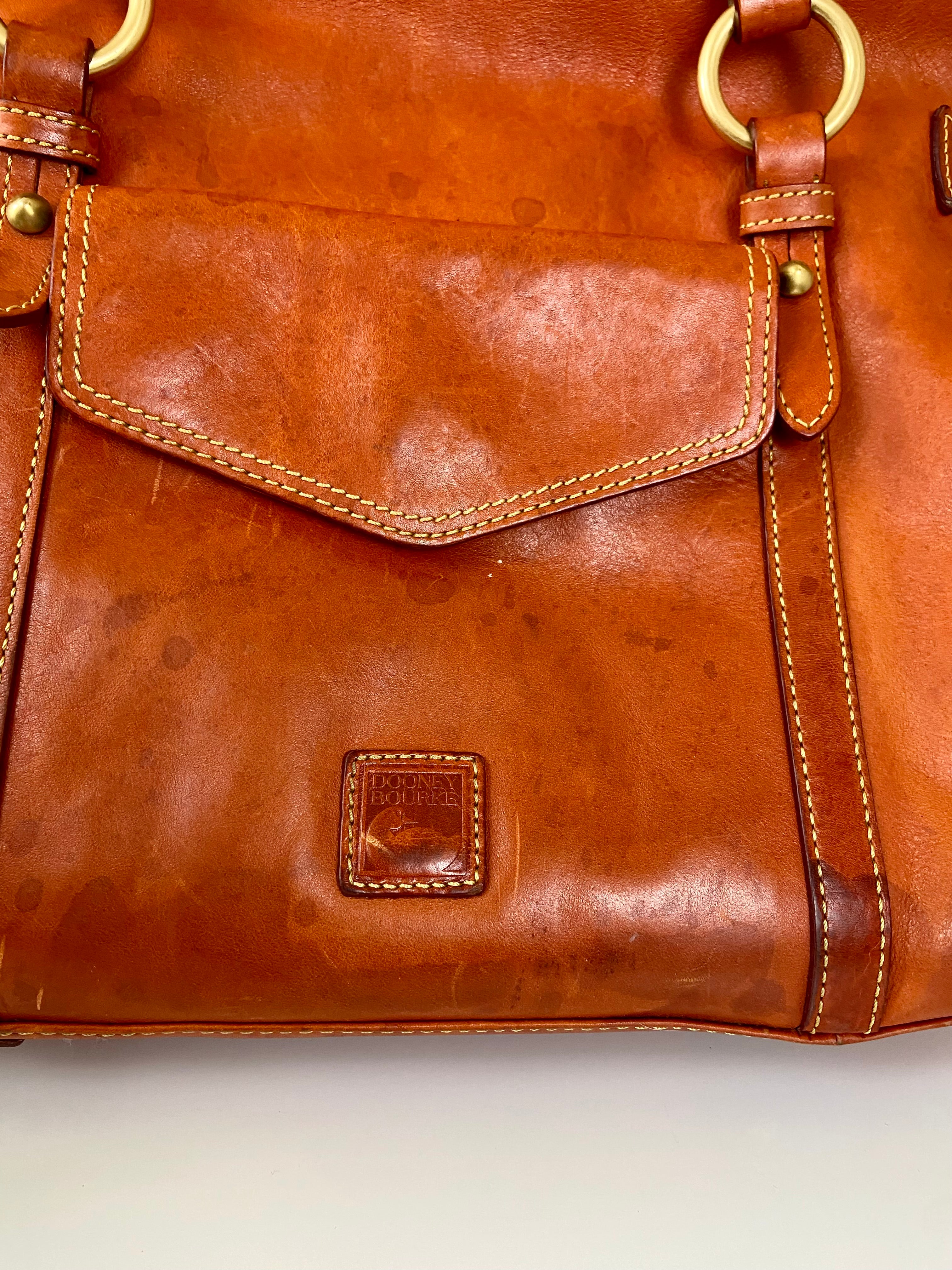Dooney & Bourke Florentine Smith
Bag in natural leather