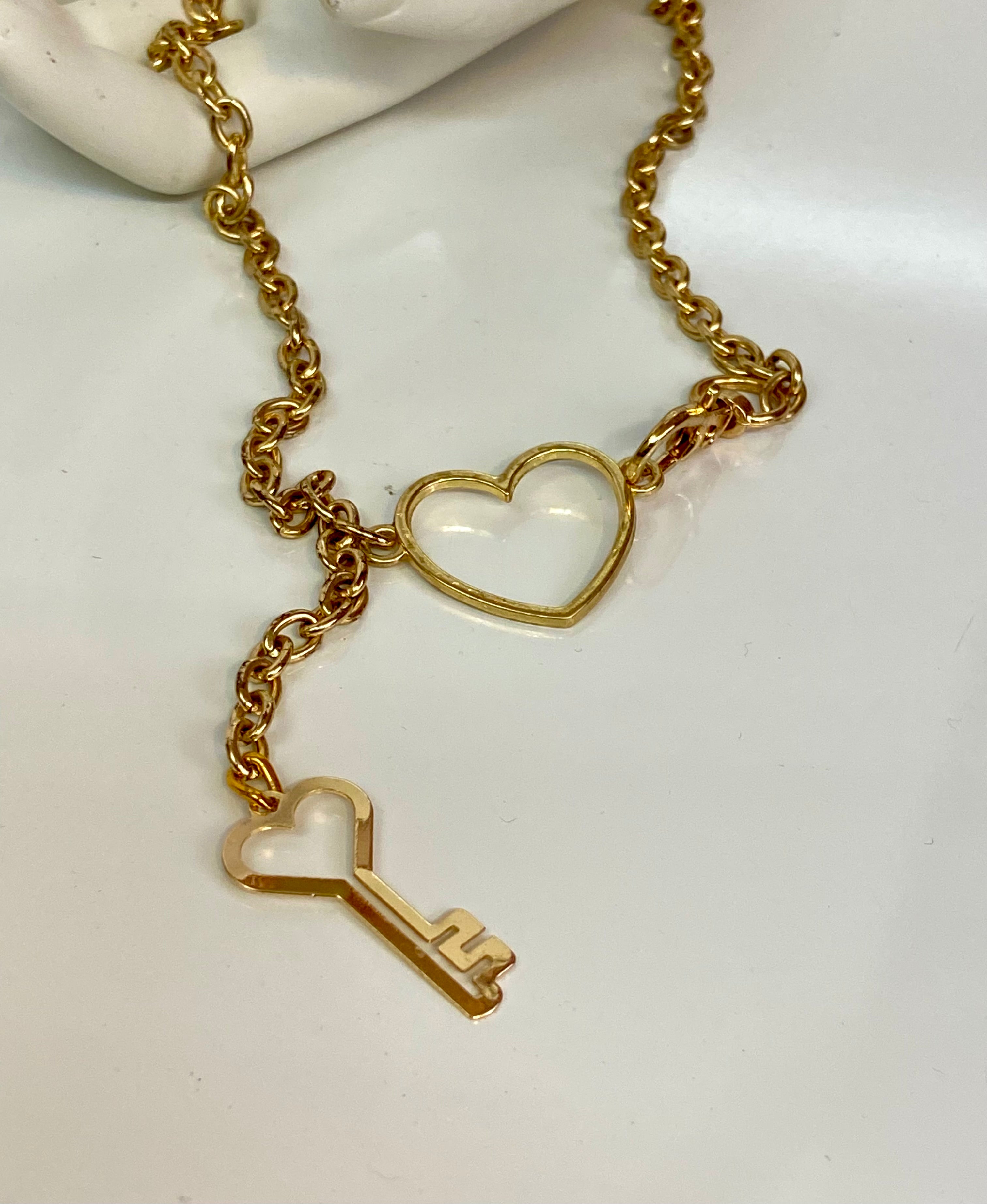Key’s heart choker